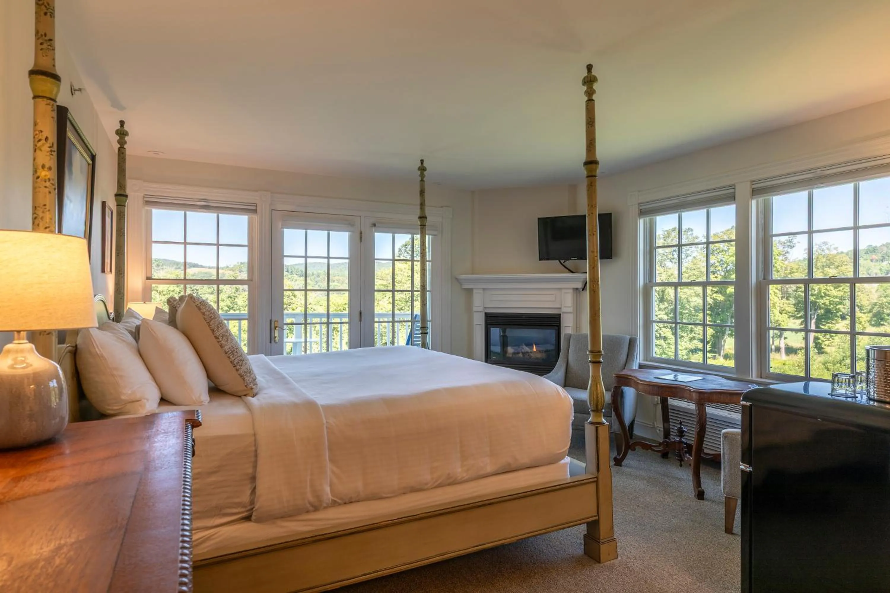 Photo of the whole room, Bed in The Shire Woodstock