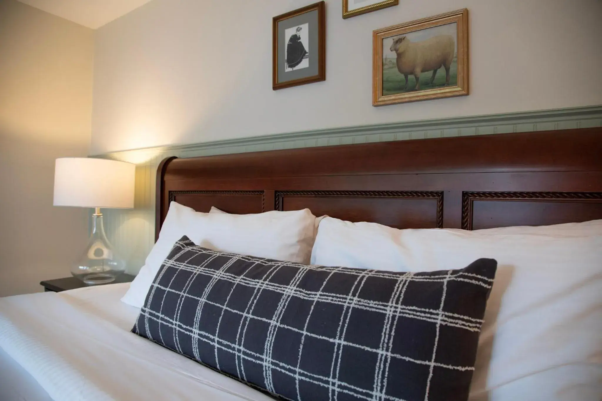 Standard King Room in The Shire Woodstock Standard King Room in The Shire Woodstock