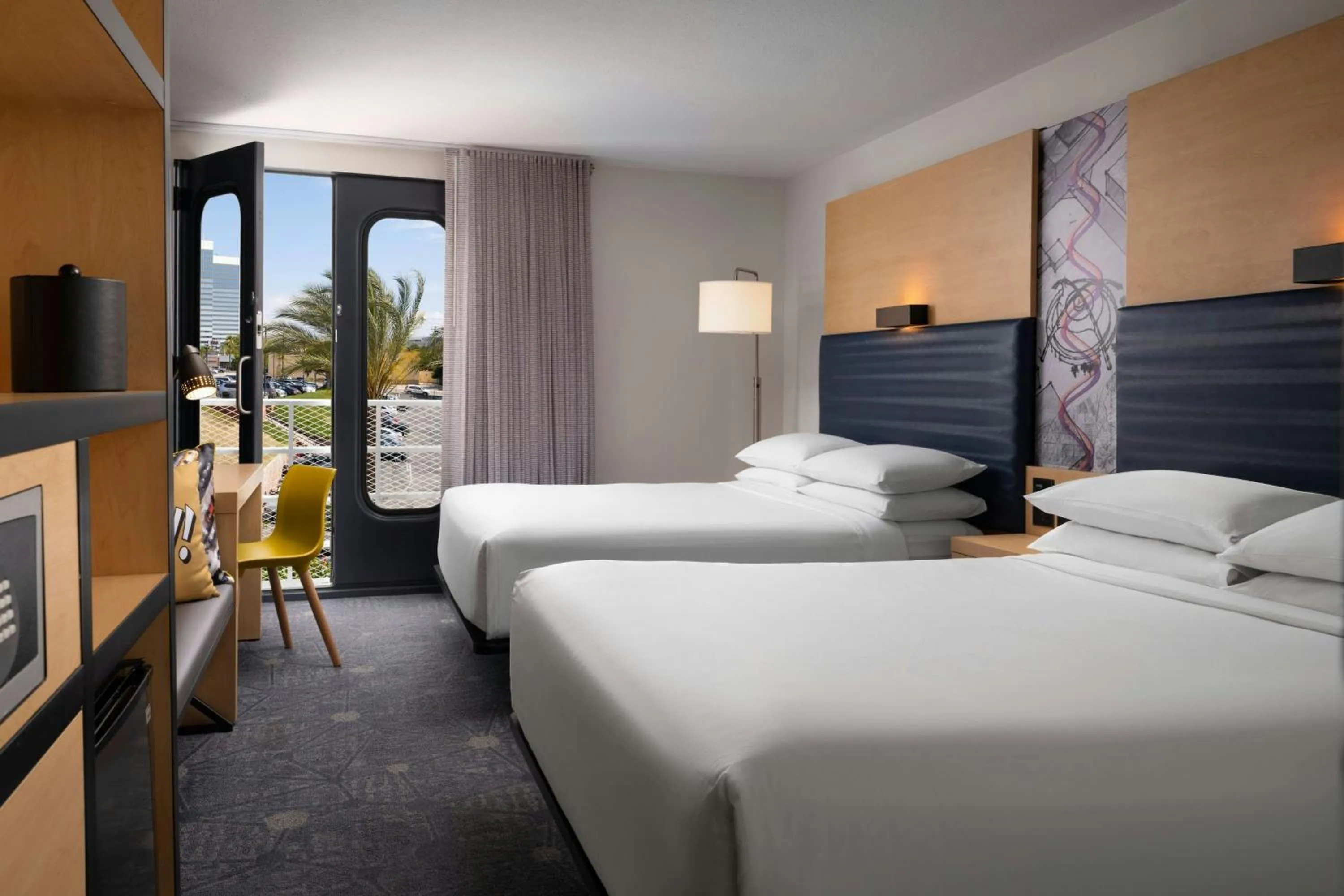 Bedroom, Bed in Aloft El Segundo - Los Angeles Airport