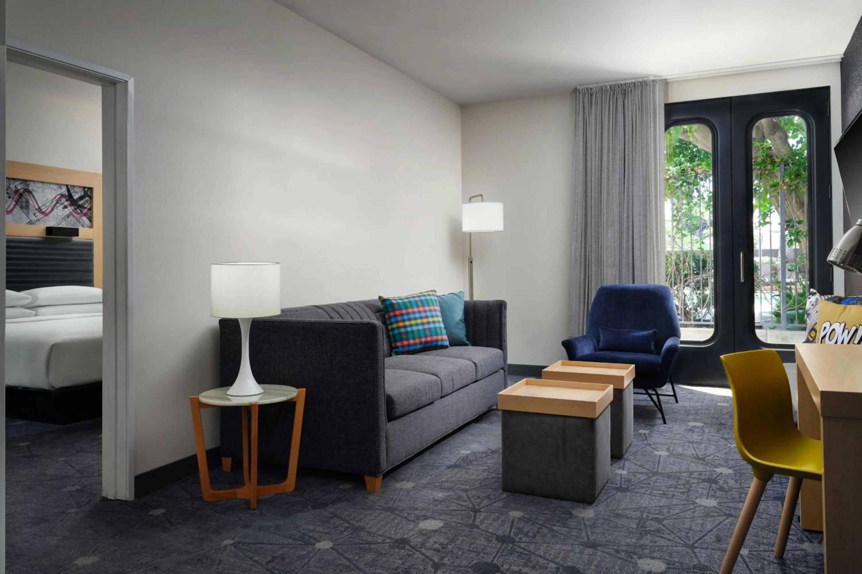 Living room, Bed in Aloft El Segundo - Los Angeles Airport