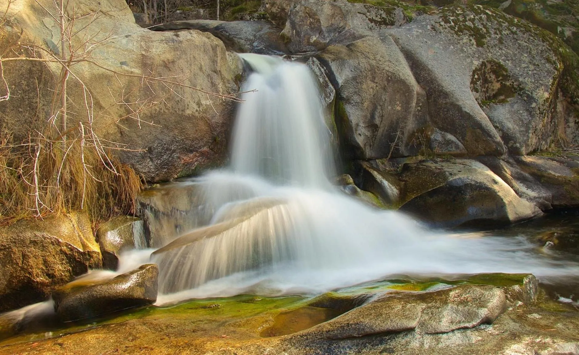 Area and facilities in Riverfront Property with Waterfalls near Yosemite and Bass Lake