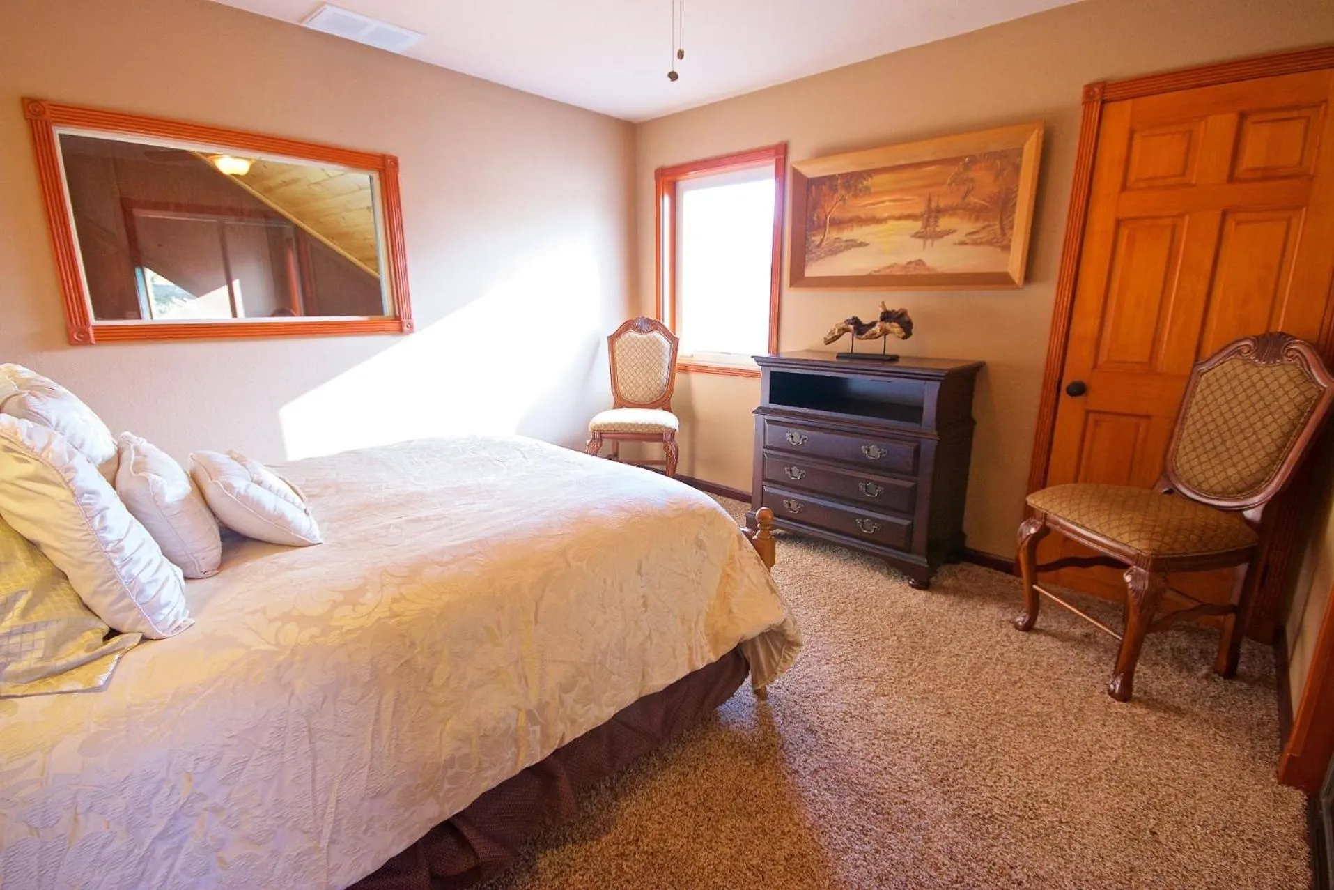 Bedroom, Bed in Riverfront Property with Waterfalls near Yosemite and Bass Lake