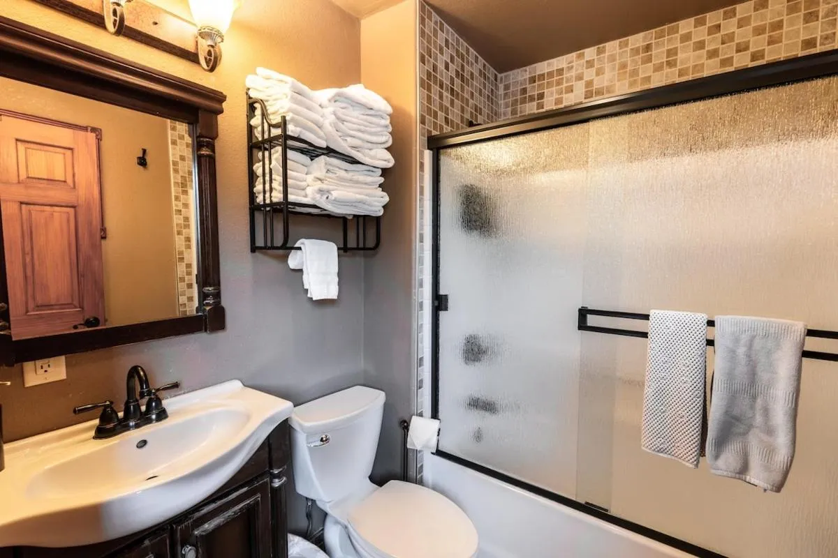 Waterfall Lodge near Yosemite Endless Pool, Hot Tub, Playground