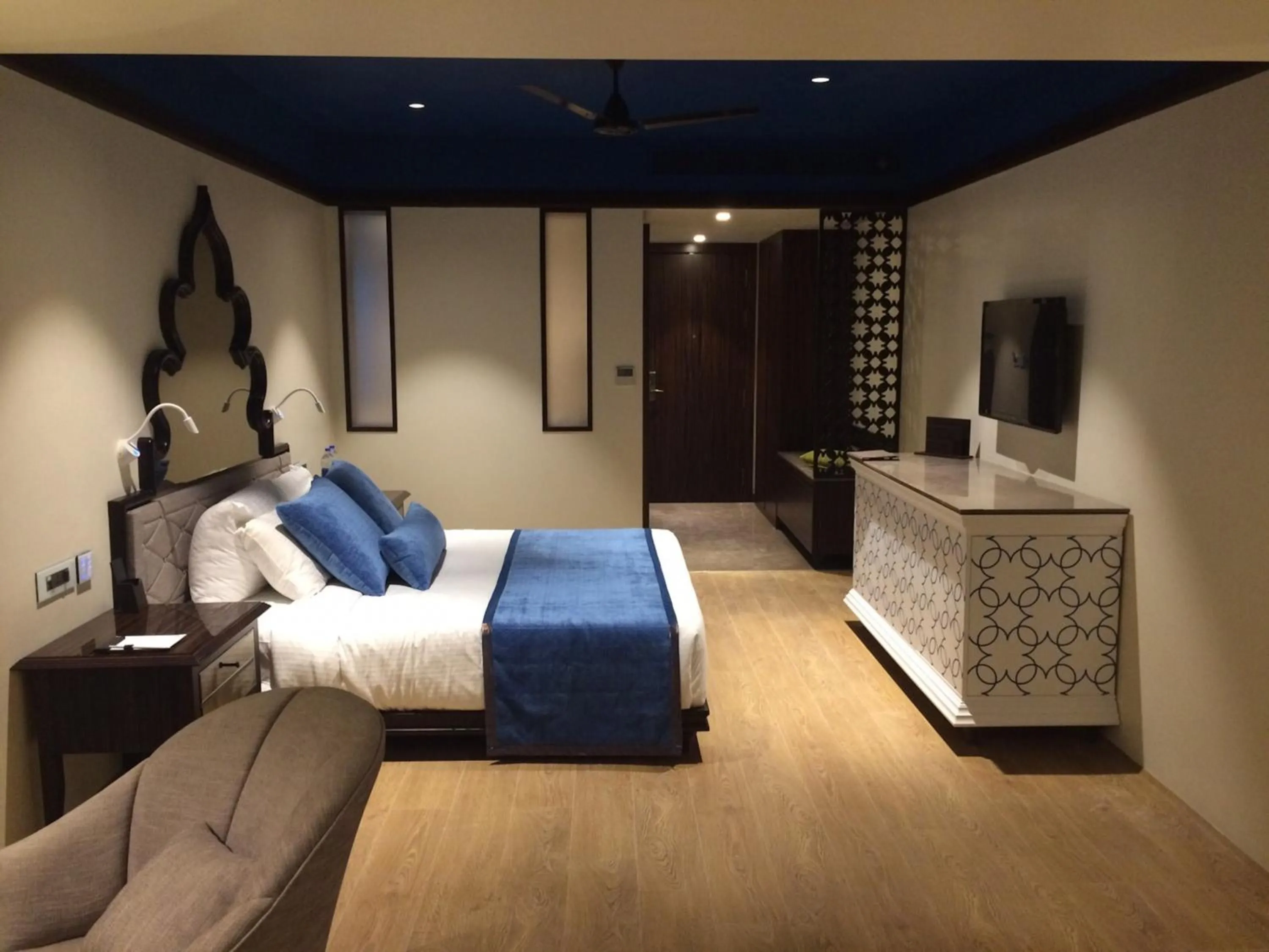 Photo of the whole room, Bed in Hotel Lakend