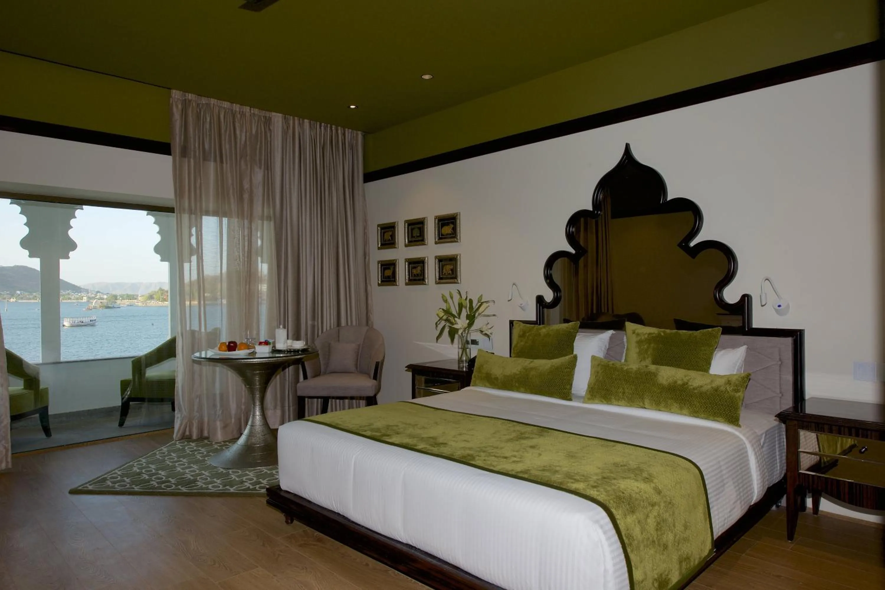 Bedroom, Bed in Hotel Lakend