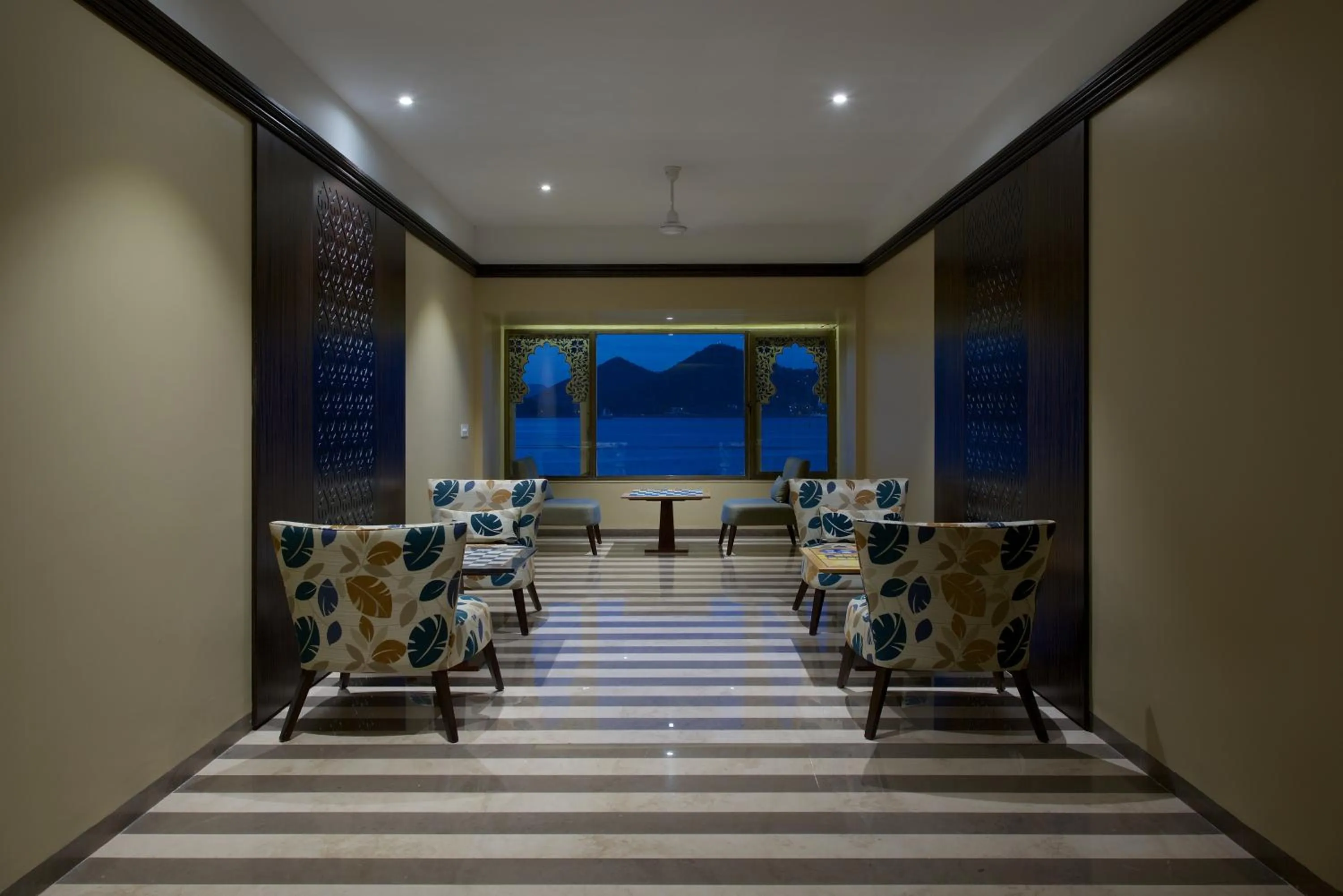 Night in Hotel Lakend