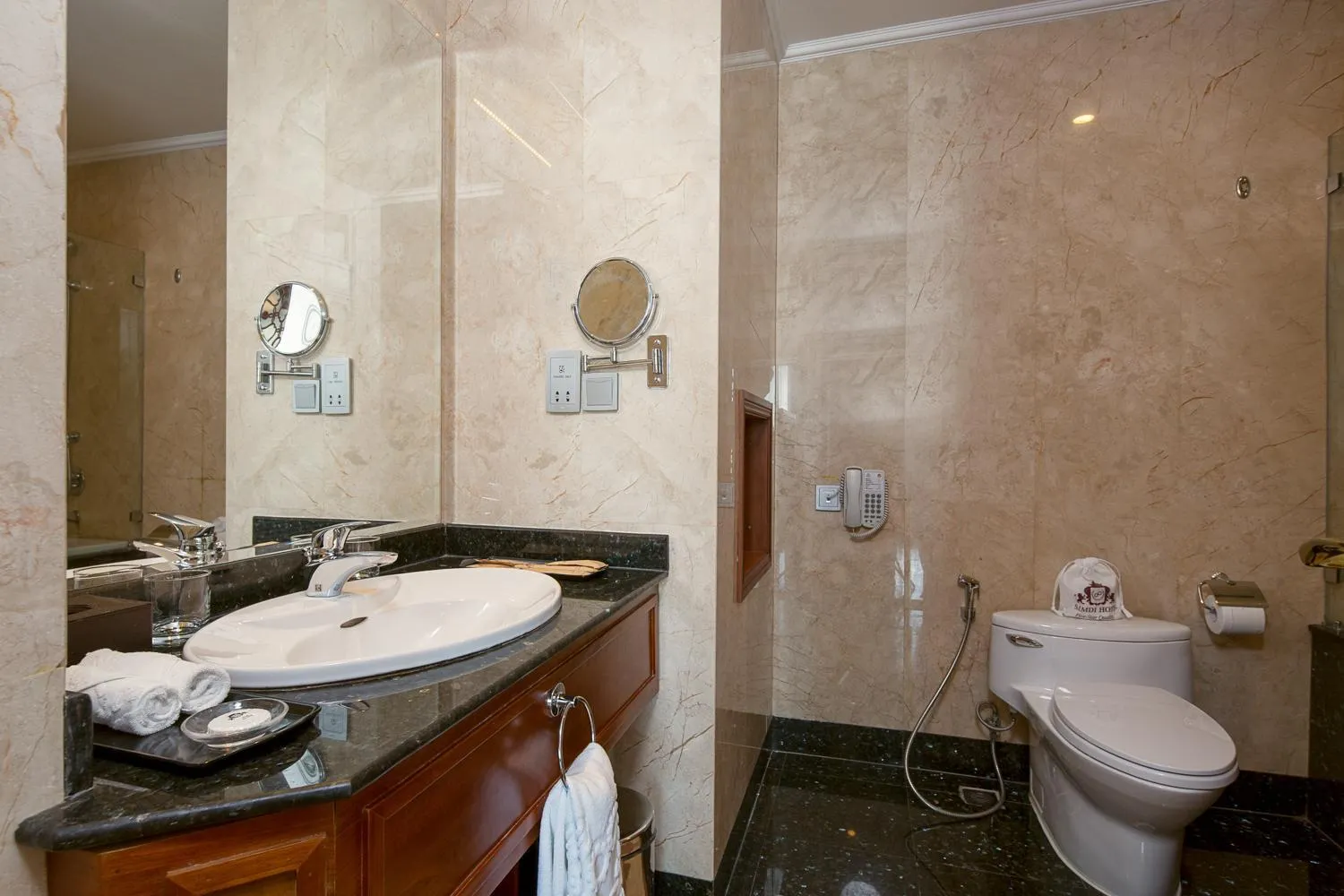 Shower in Samdi Da Nang Central Hotel