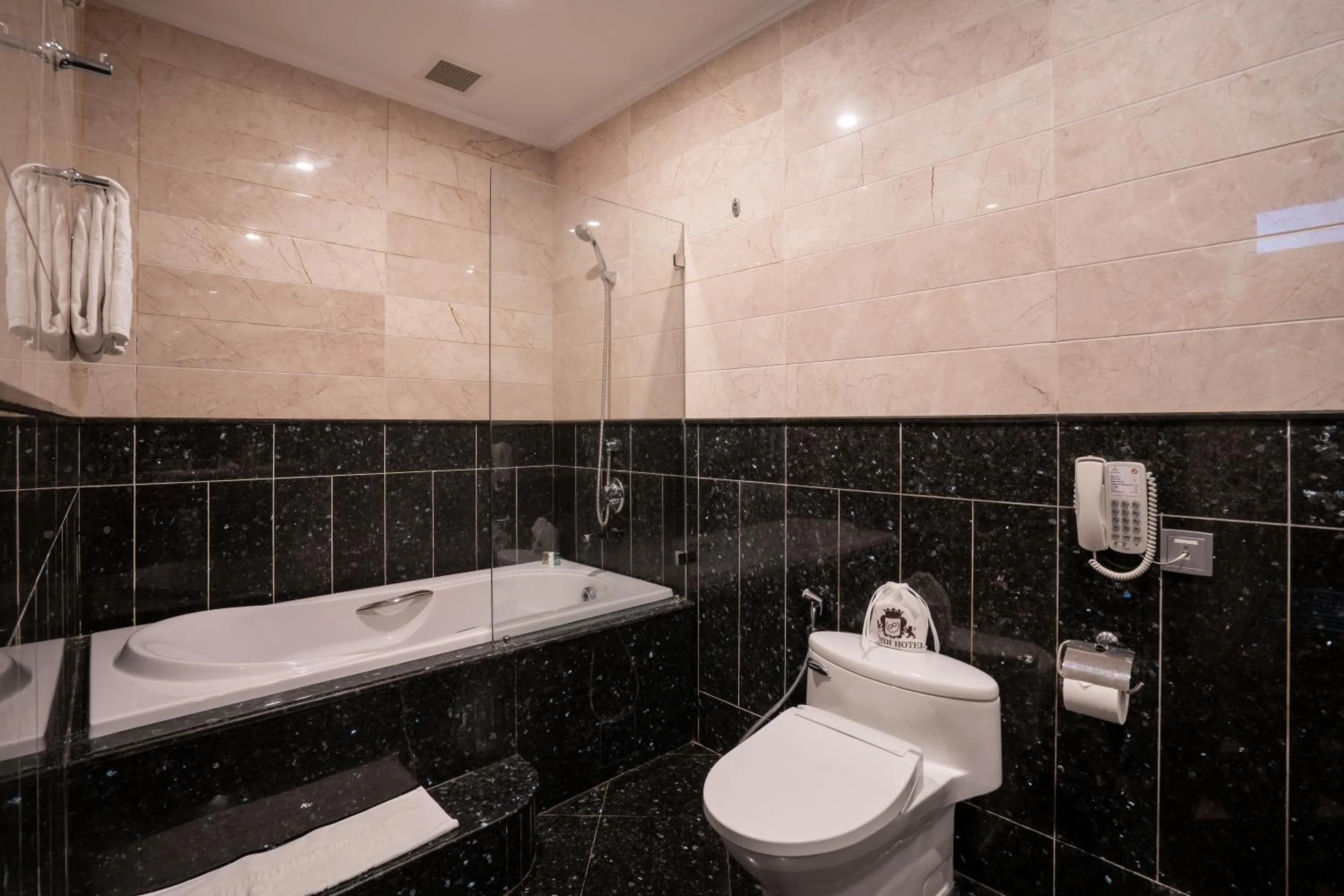 Shower in Samdi Da Nang Central Hotel