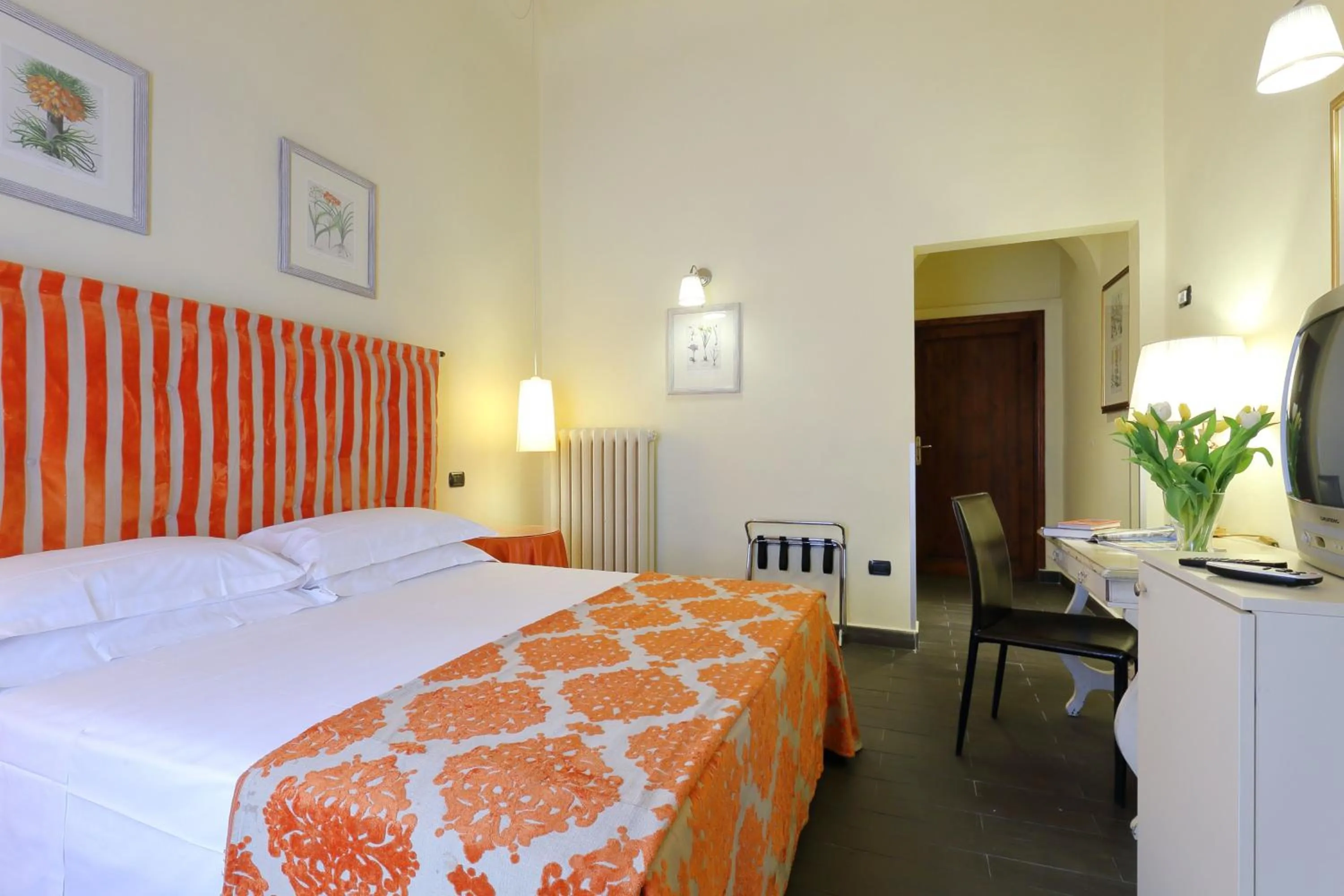 Photo of the whole room, Bed in Relais Lavagnini Florence