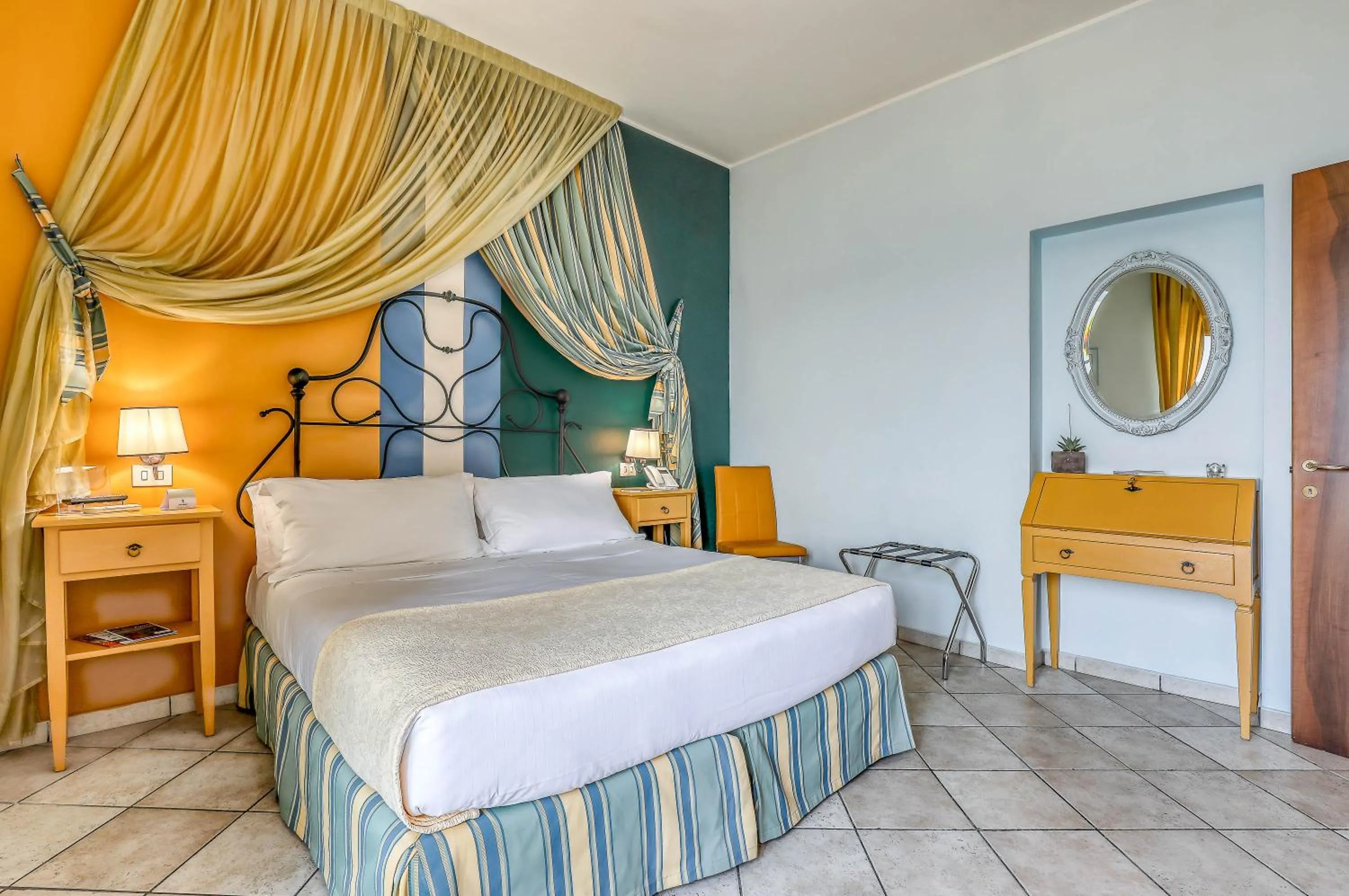 Photo of the whole room, Bed in Hotel Albatros Varigotti