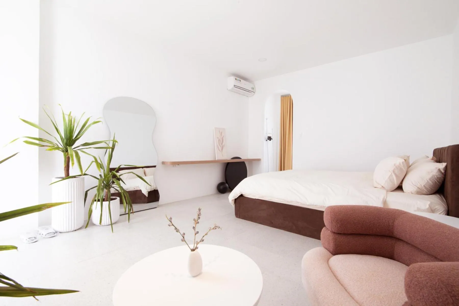 Photo of the whole room in La Paix Dalat