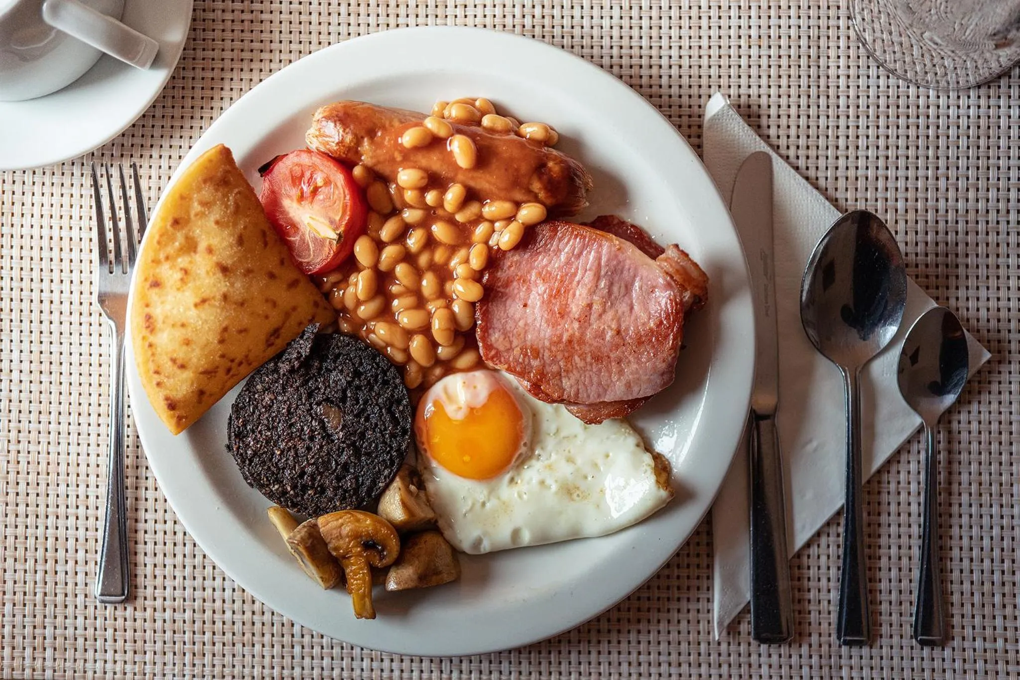 Breakfast in Broadford House Skye