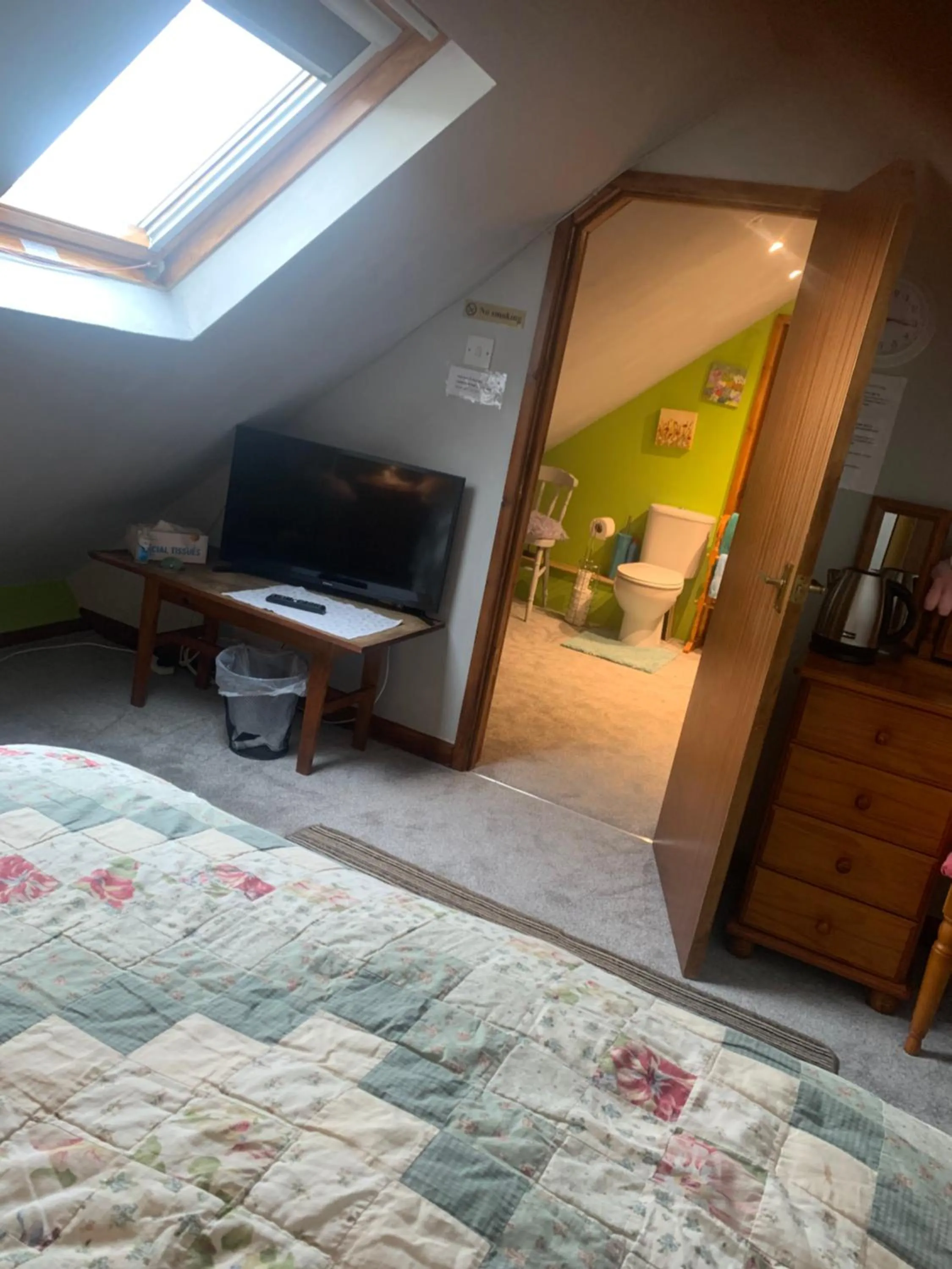 Communal lounge/ TV room, Bed in Heathergate Cottage Dartmoor BnB