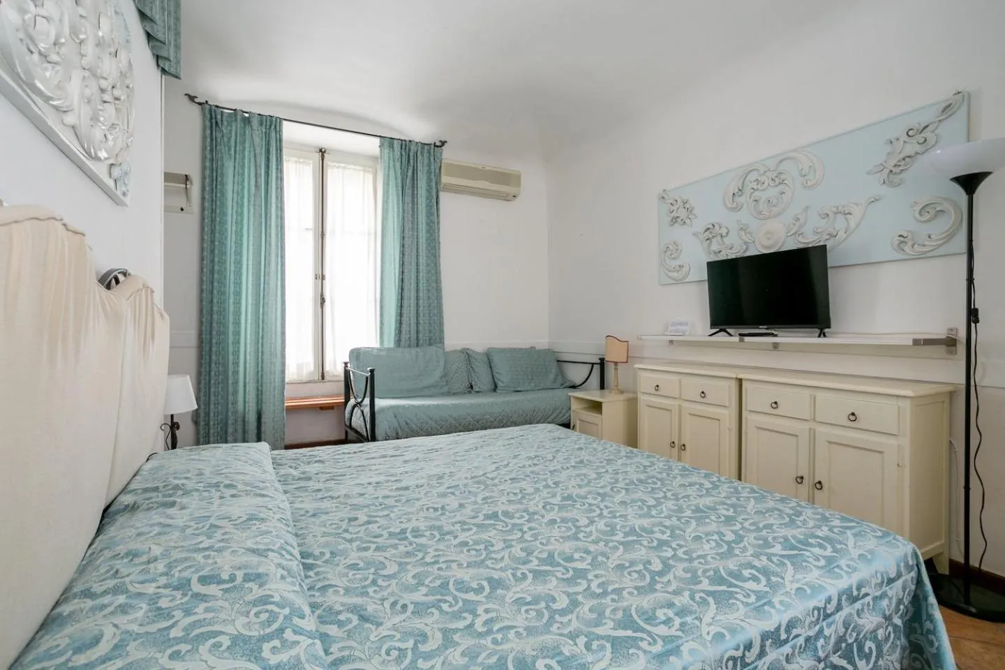 Bed in Scipioni Suites