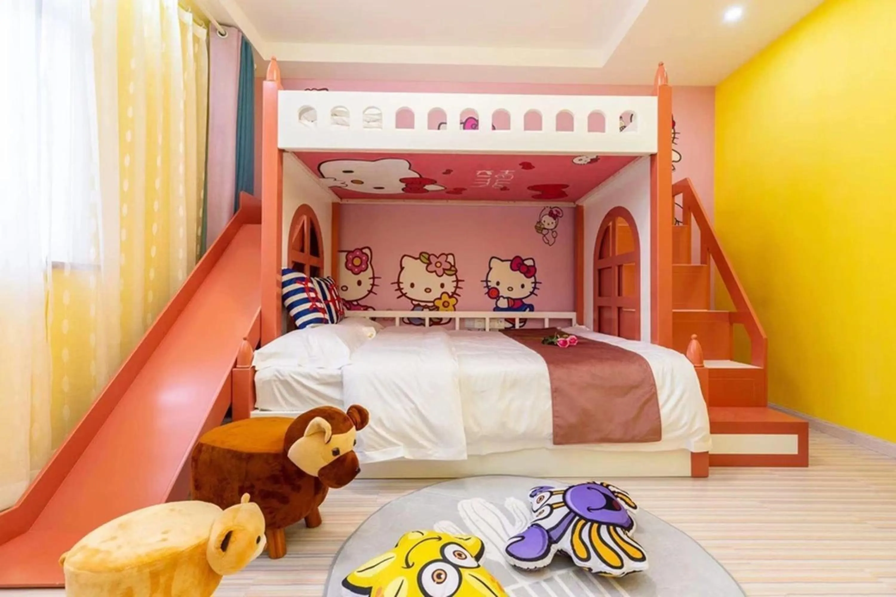 Bed in Shanghai Lanfeng Intelligent Light - Shanghai Disney Branch,Provide airport pickup service at PuD'ong Airport andDisneyland shuttle service