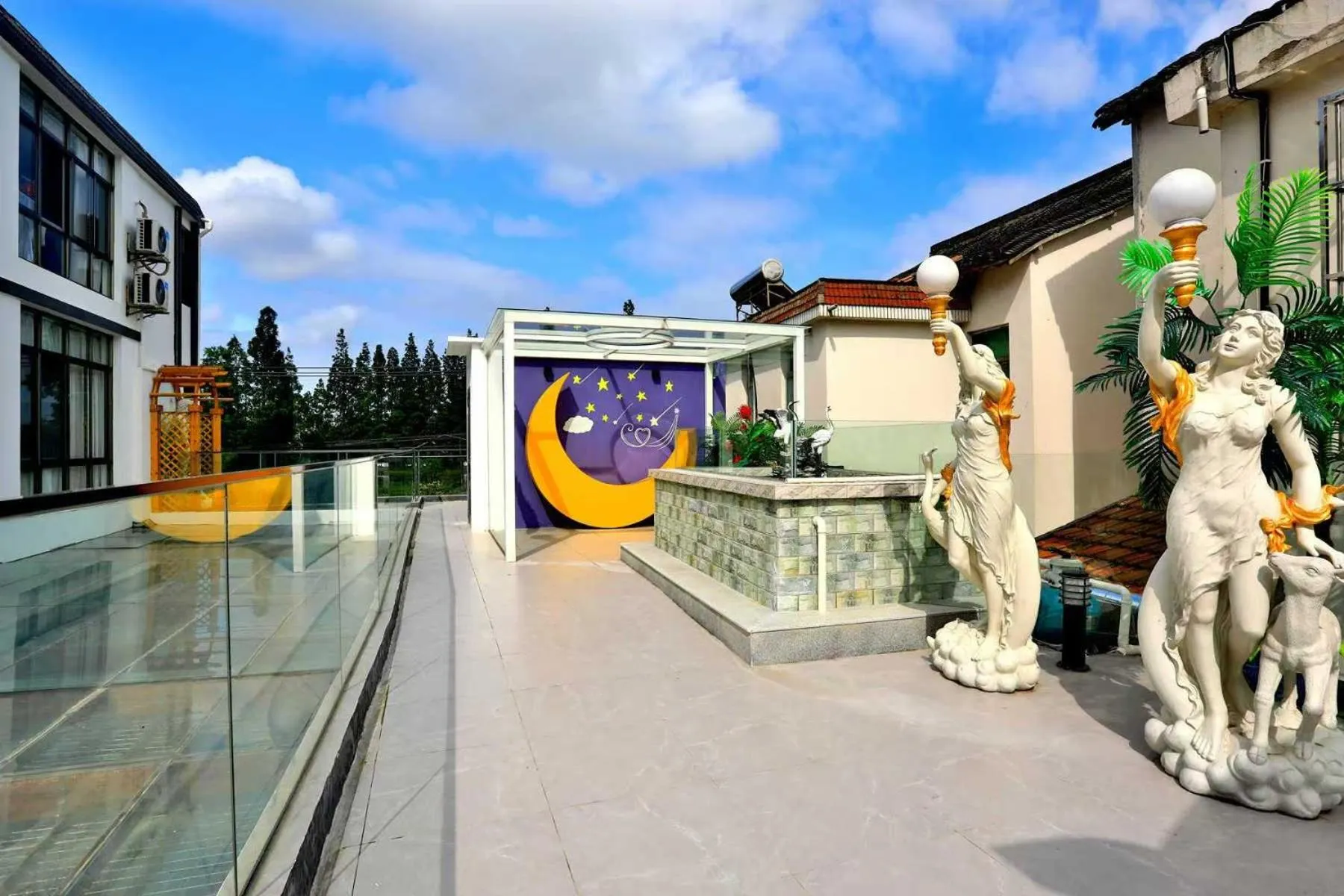 Property building in Shanghai Lanfeng Intelligent Light - Shanghai Disney Branch,Provide airport pickup service at PuD'ong Airport andDisneyland shuttle service