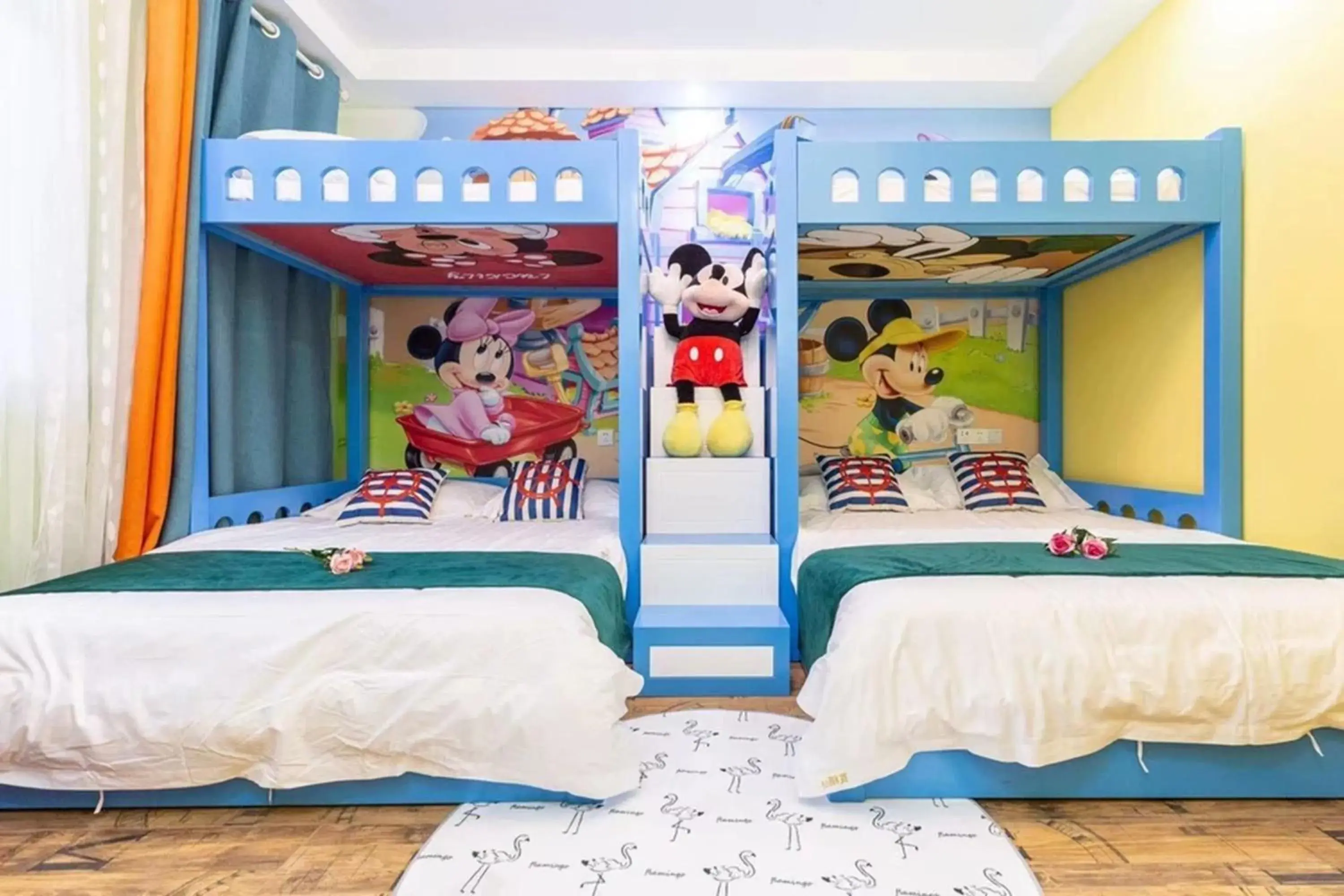 Family Room in Shanghai Lanfeng Intelligent Light - Shanghai Disney Branch,Provide airport pickup service at PuD'ong Airport andDisneyland shuttle service Family Room in Shanghai Lanfeng Intelligent Light - Shanghai Disney Branch,Provide airport pickup service at PuD'ong Airport andDisneyland shuttle service