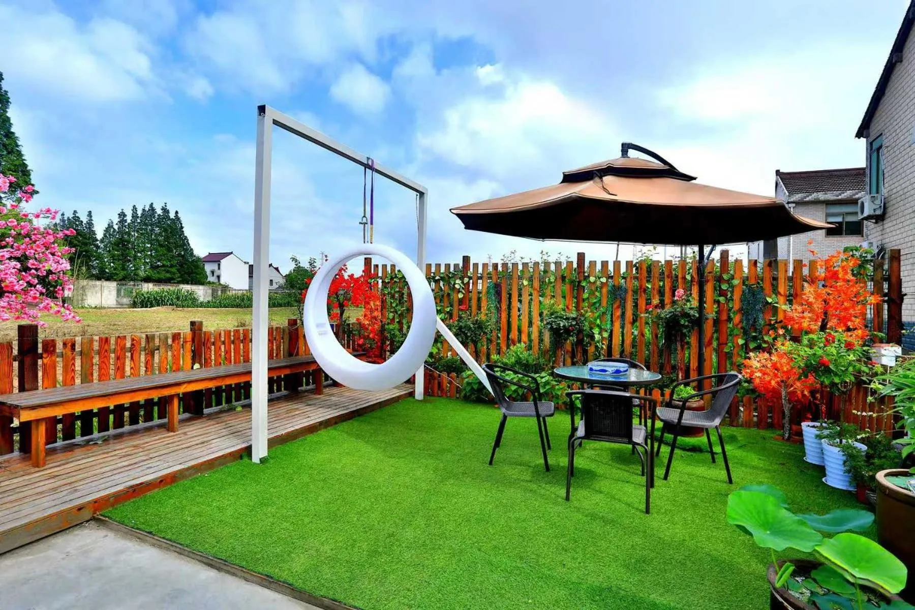 Property building in Shanghai Lanfeng Intelligent Light - Shanghai Disney Branch,Provide airport pickup service at PuD'ong Airport andDisneyland shuttle service