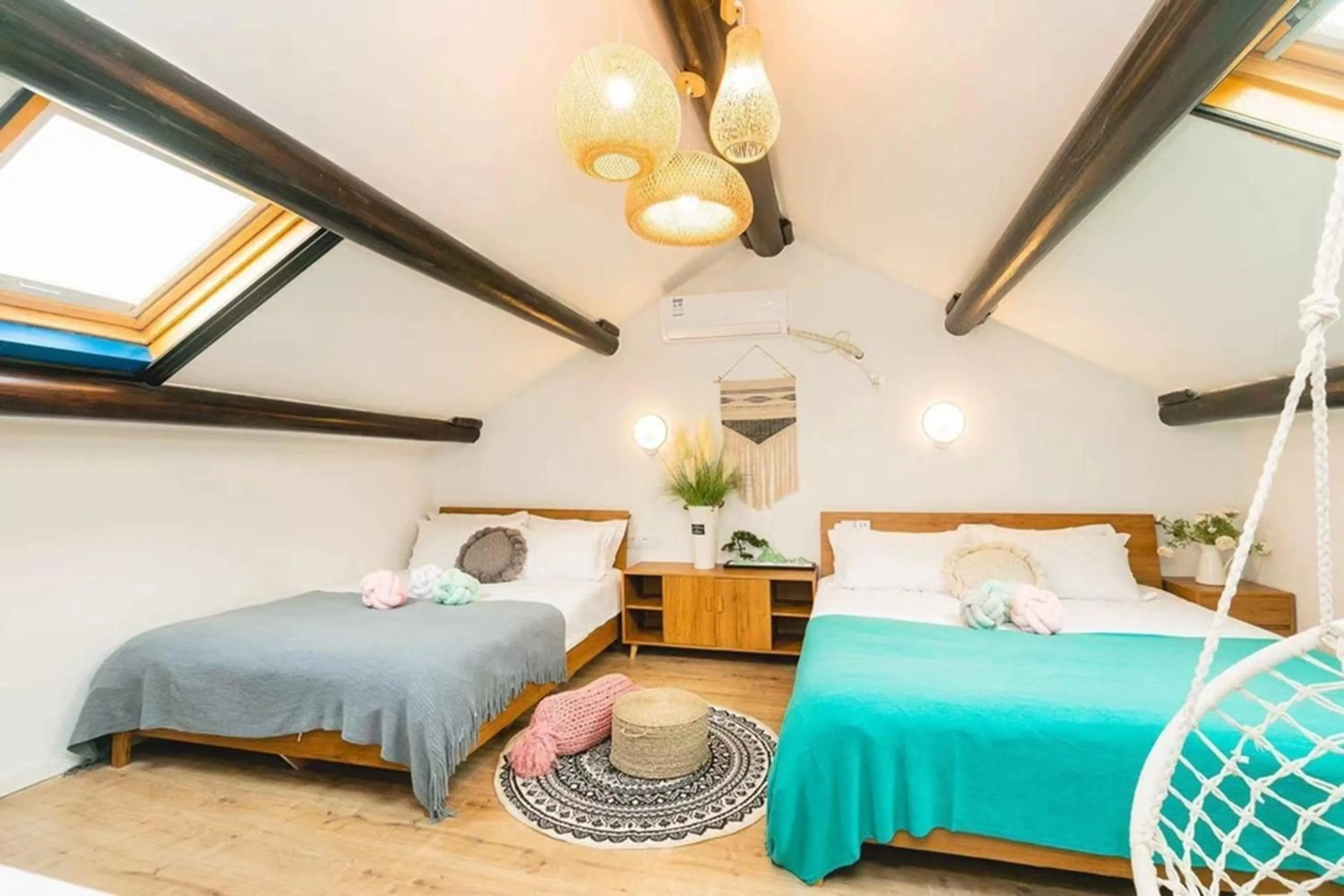 Bed in Shanghai Lanfeng Intelligent Light - Shanghai Disney Branch,Provide airport pickup service at PuD'ong Airport andDisneyland shuttle service