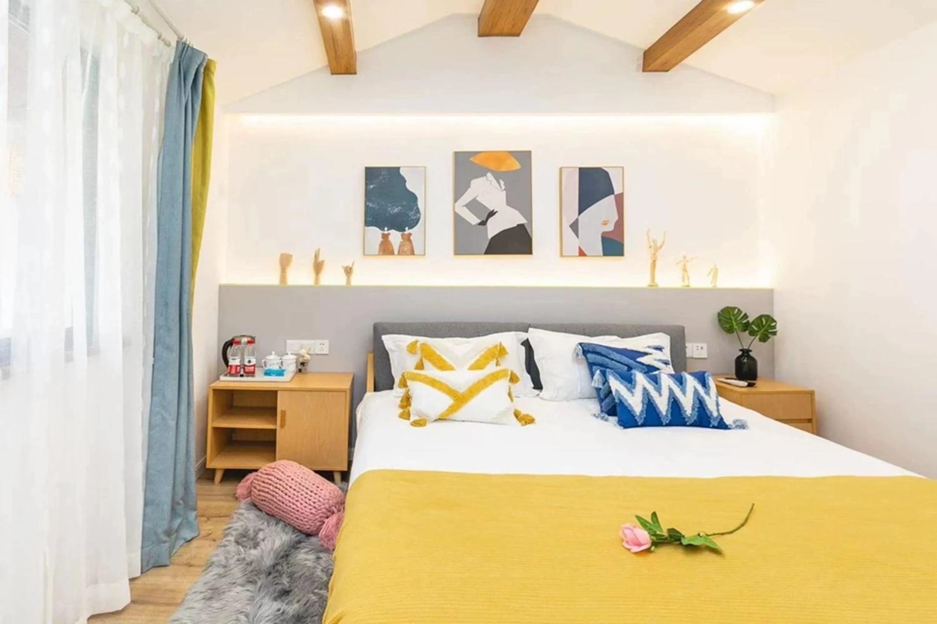 Bed in Shanghai Lanfeng Intelligent Light - Shanghai Disney Branch,Provide airport pickup service at PuD'ong Airport andDisneyland shuttle service