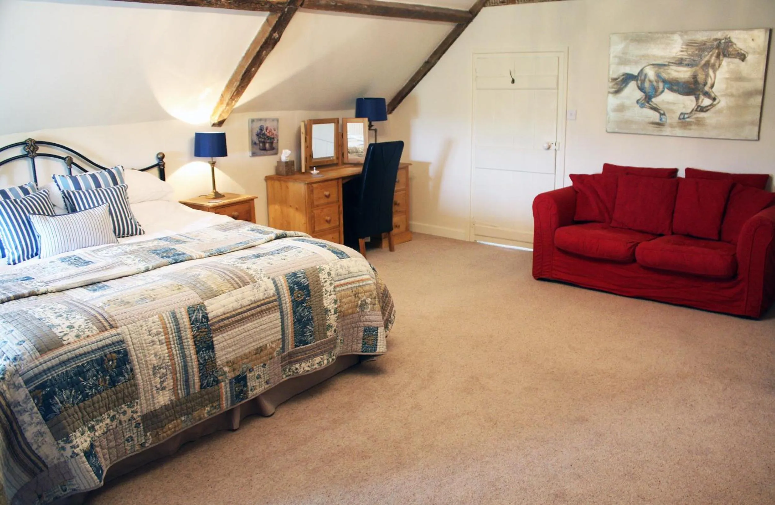 Photo of the whole room, Bed in Willow Tree Farm