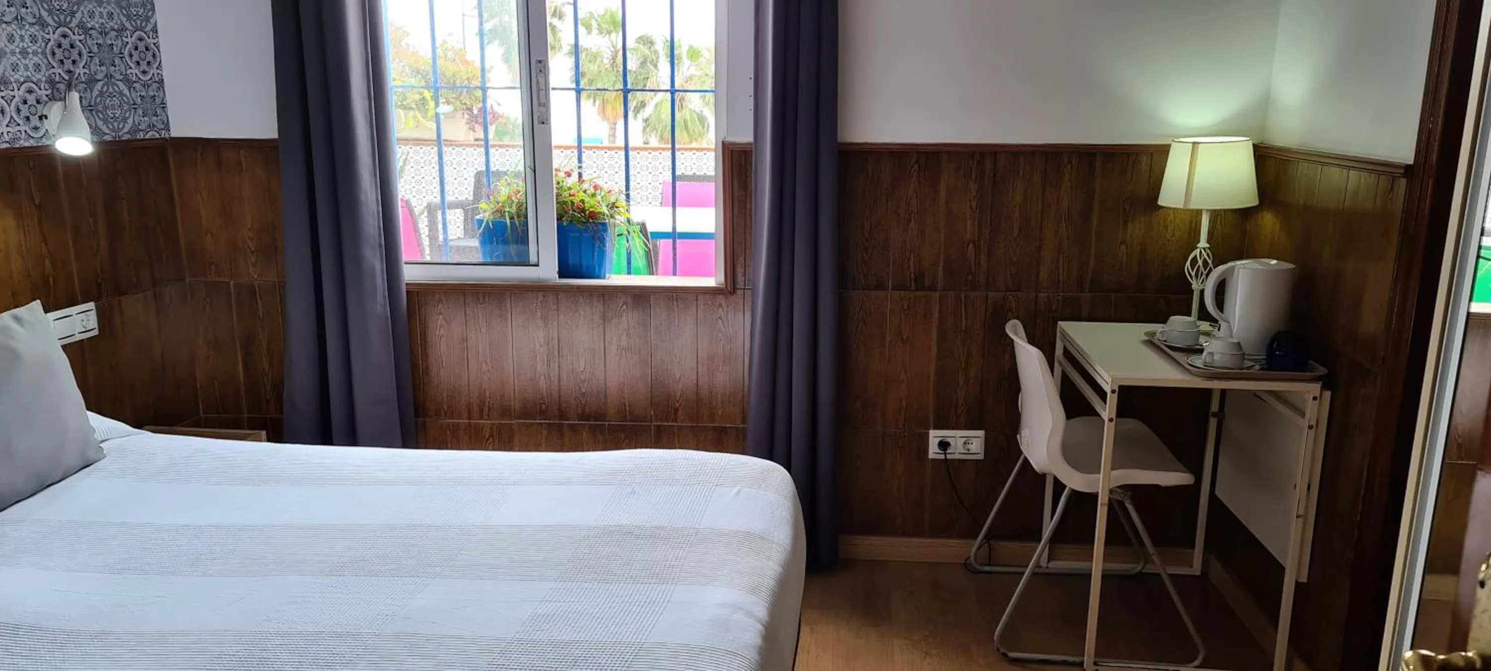 Photo of the whole room, Bed in Guadalupe Cozy Inns