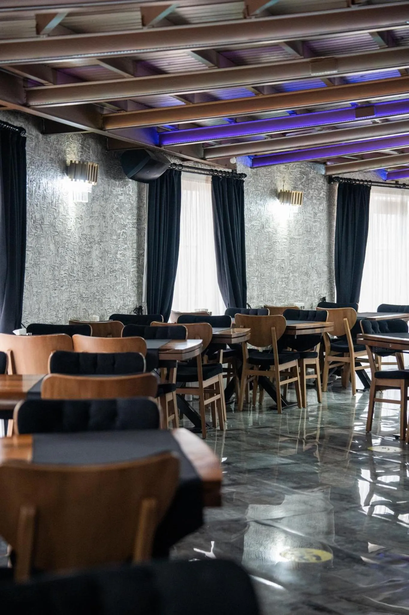 Restaurant/places to eat in saffari otel