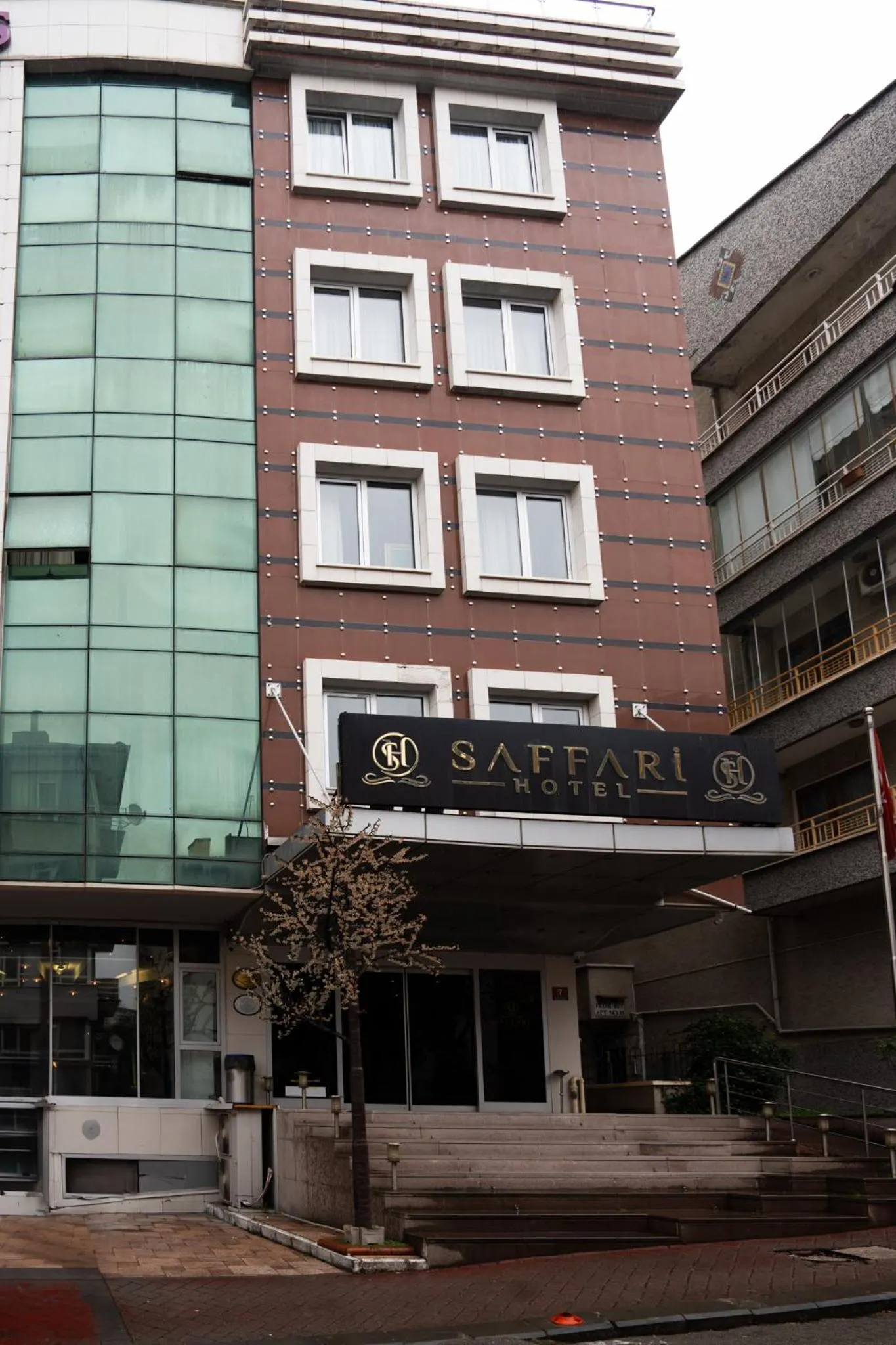 Property building in saffari otel