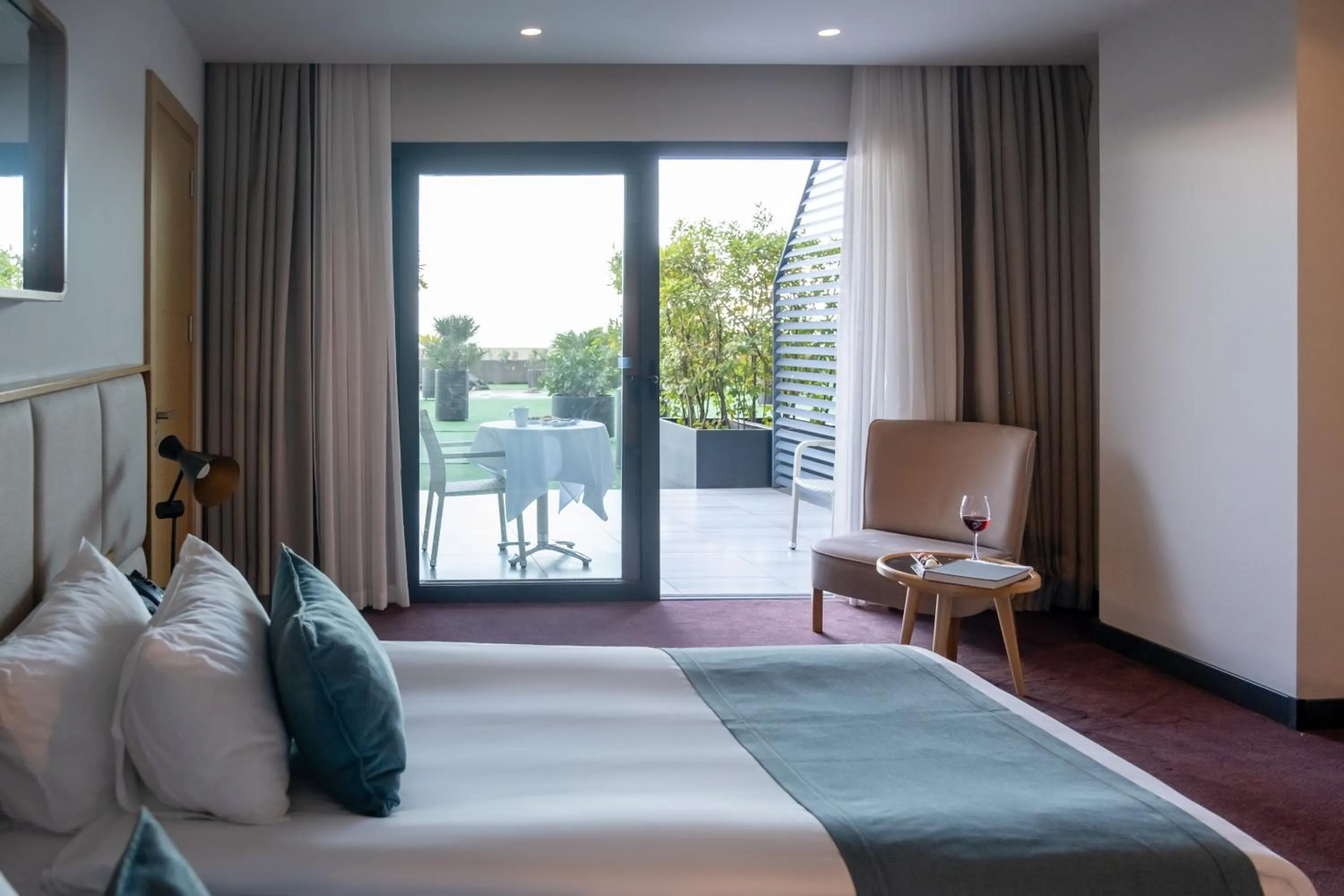 Balcony/Terrace, Bed in Ramada Plaza Hotel & Spa Trabzon