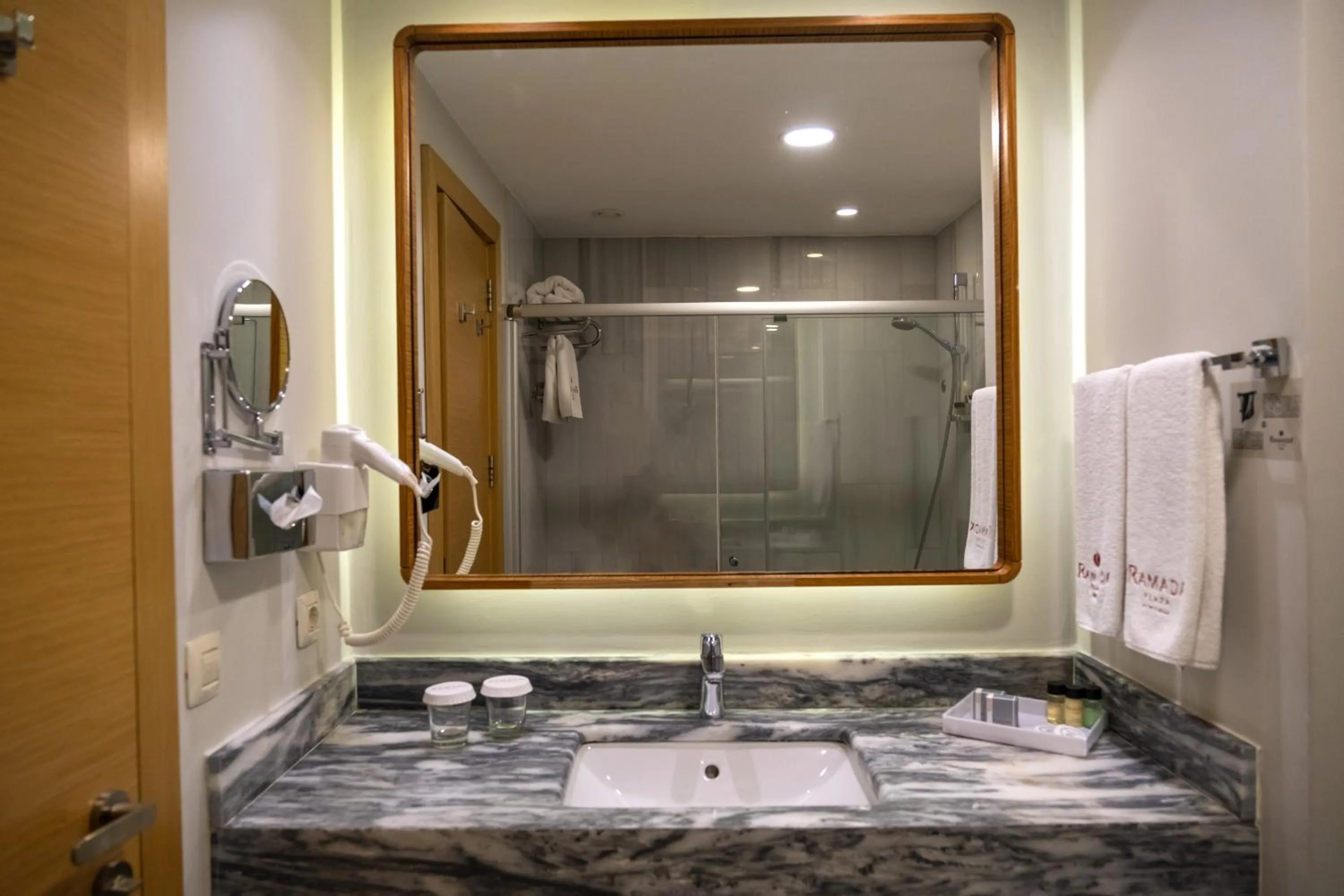 Shower in Ramada Plaza Hotel & Spa Trabzon