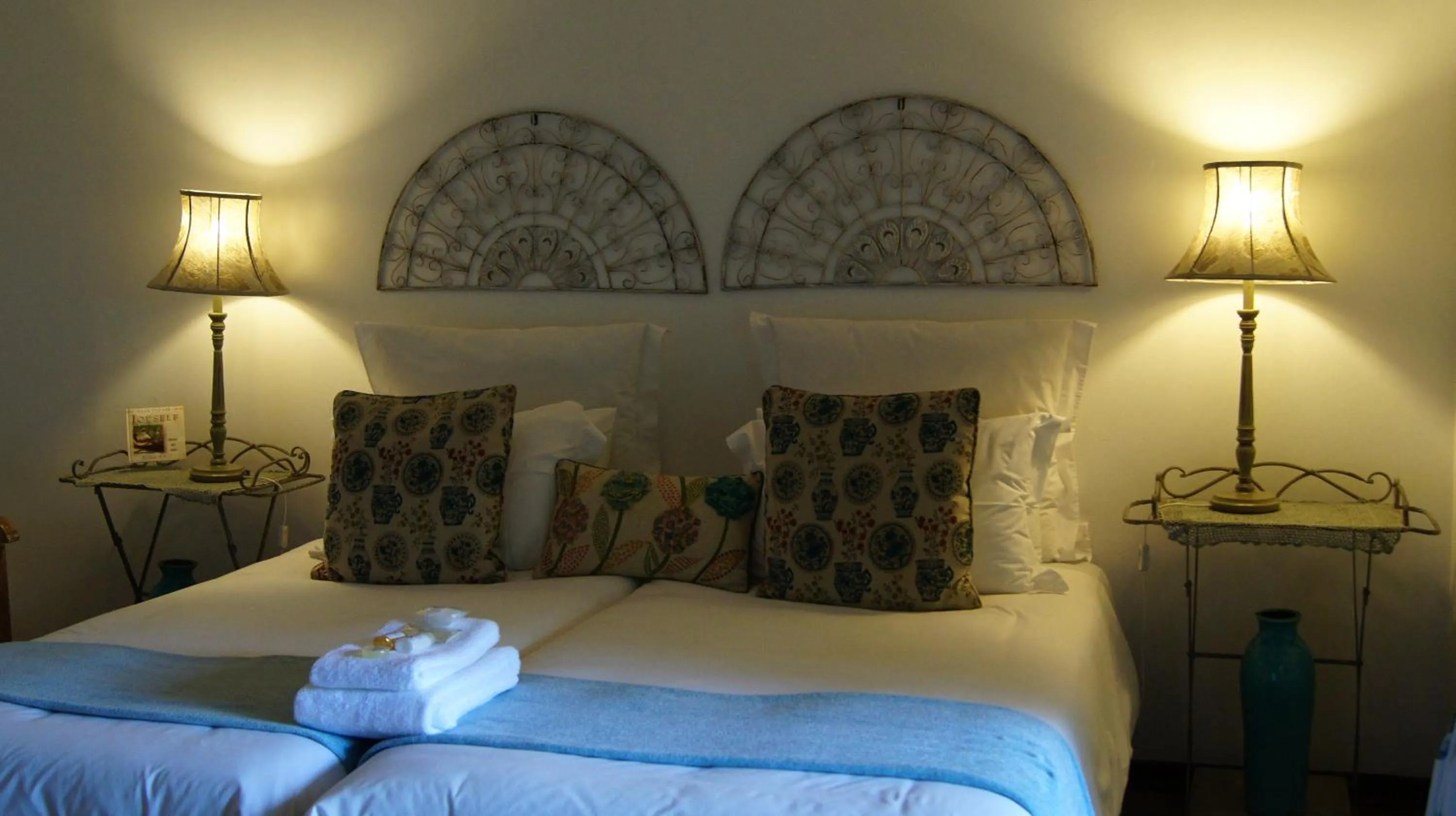 Bed in Cunningham Cottage Guest House