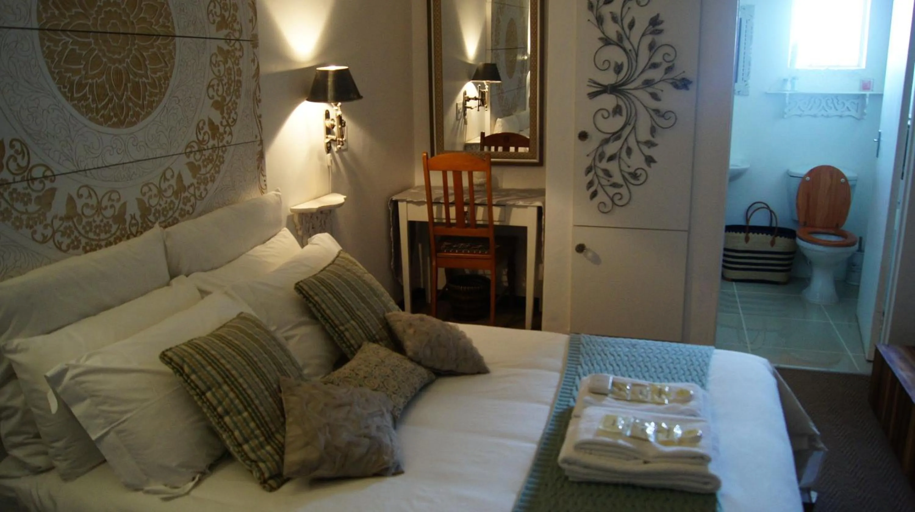 Bed in Cunningham Cottage Guest House