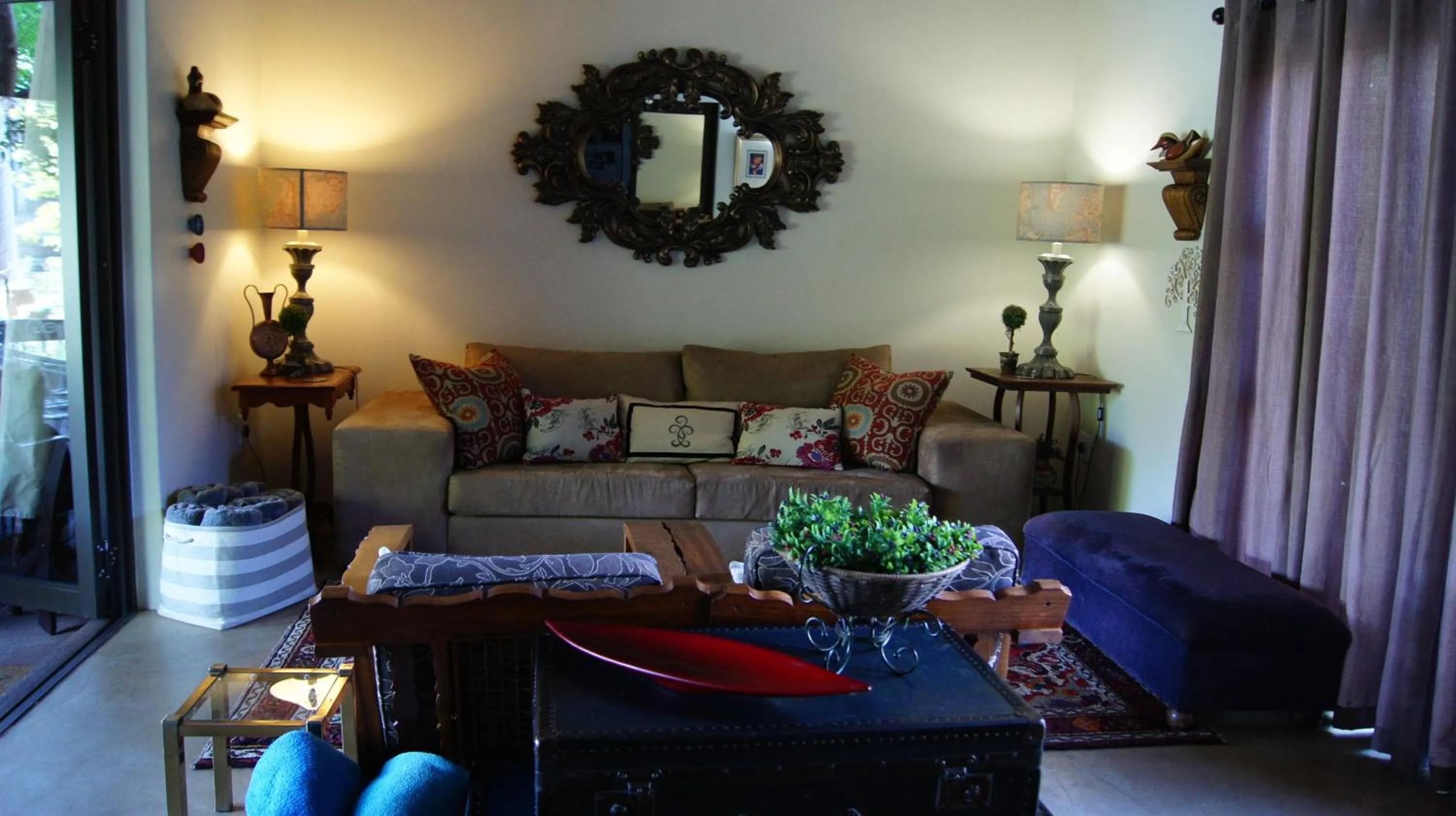 Communal lounge/ TV room in Cunningham Cottage Guest House