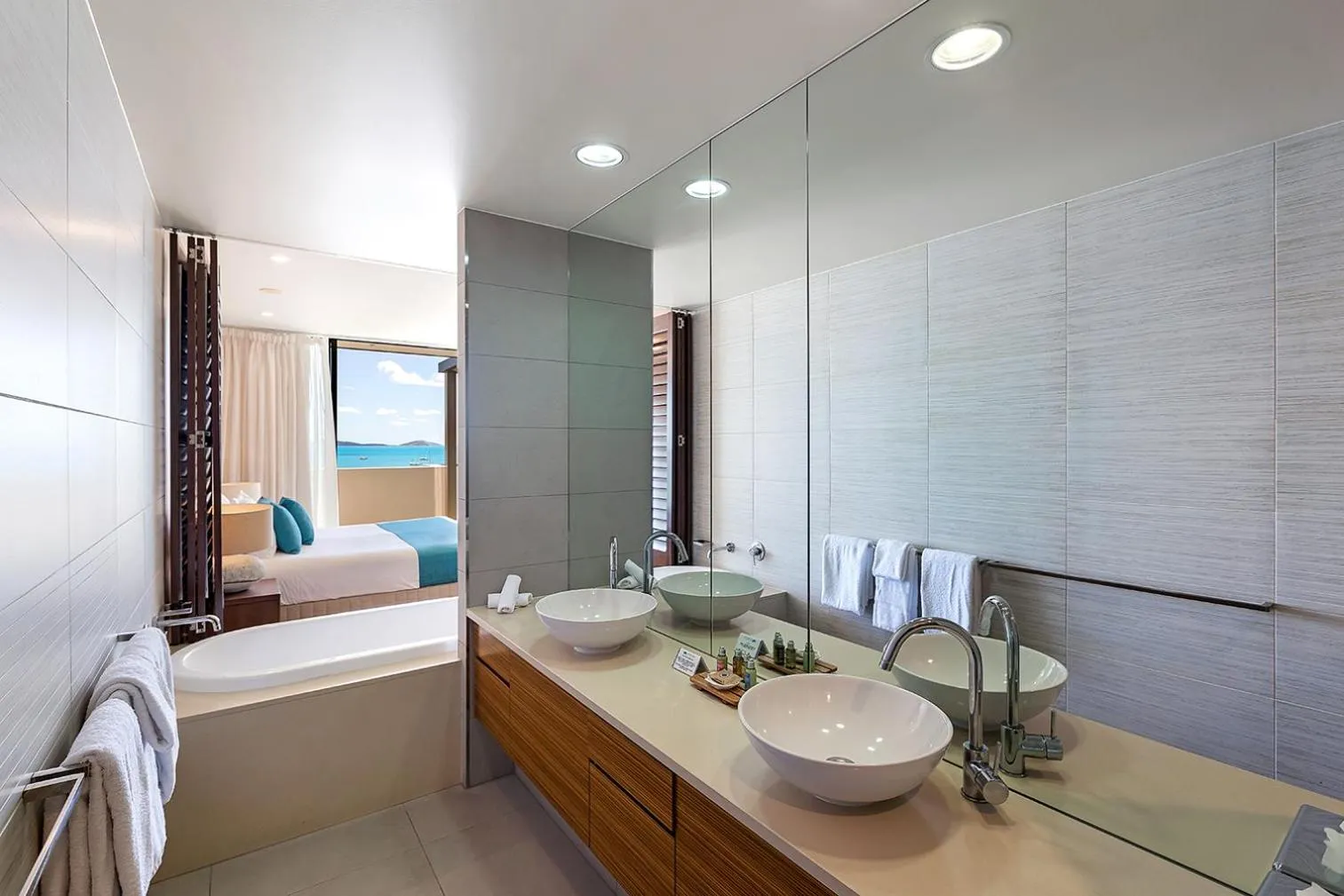 Bathroom, Bed in Mirage Whitsundays