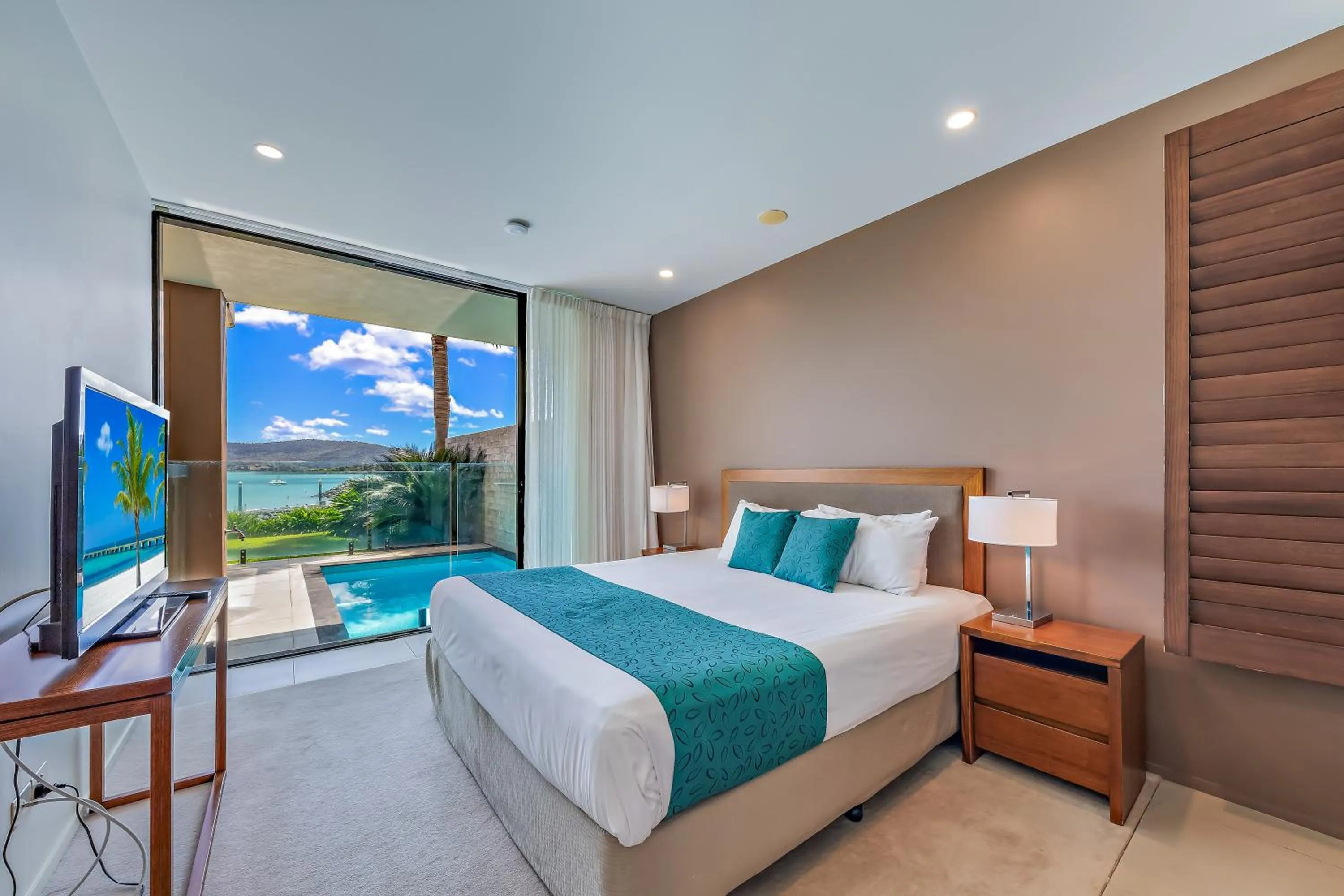Bedroom, Bed in Mirage Whitsundays