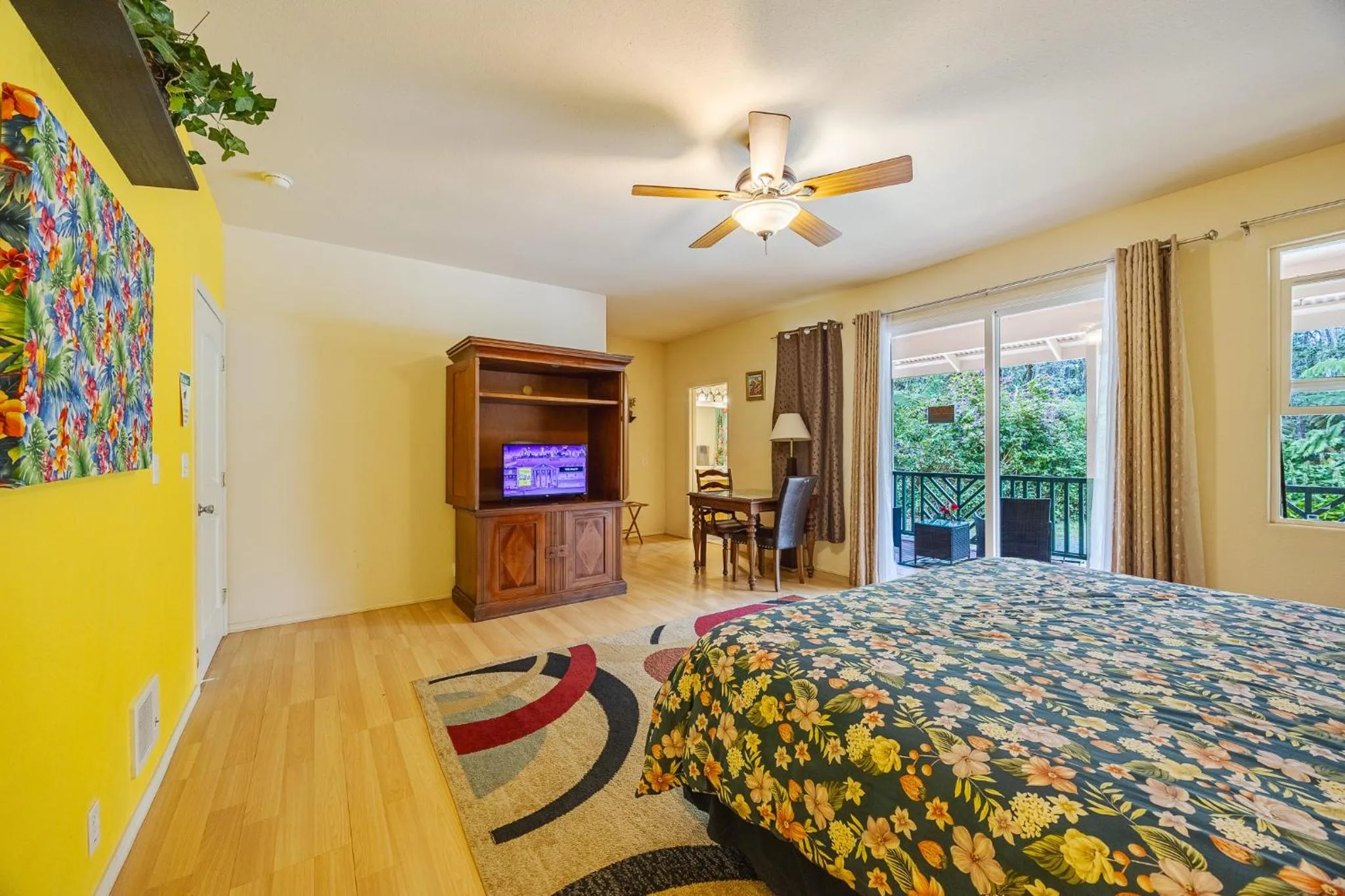 Photo of the whole room, Bed in Volcano Forest Inn
