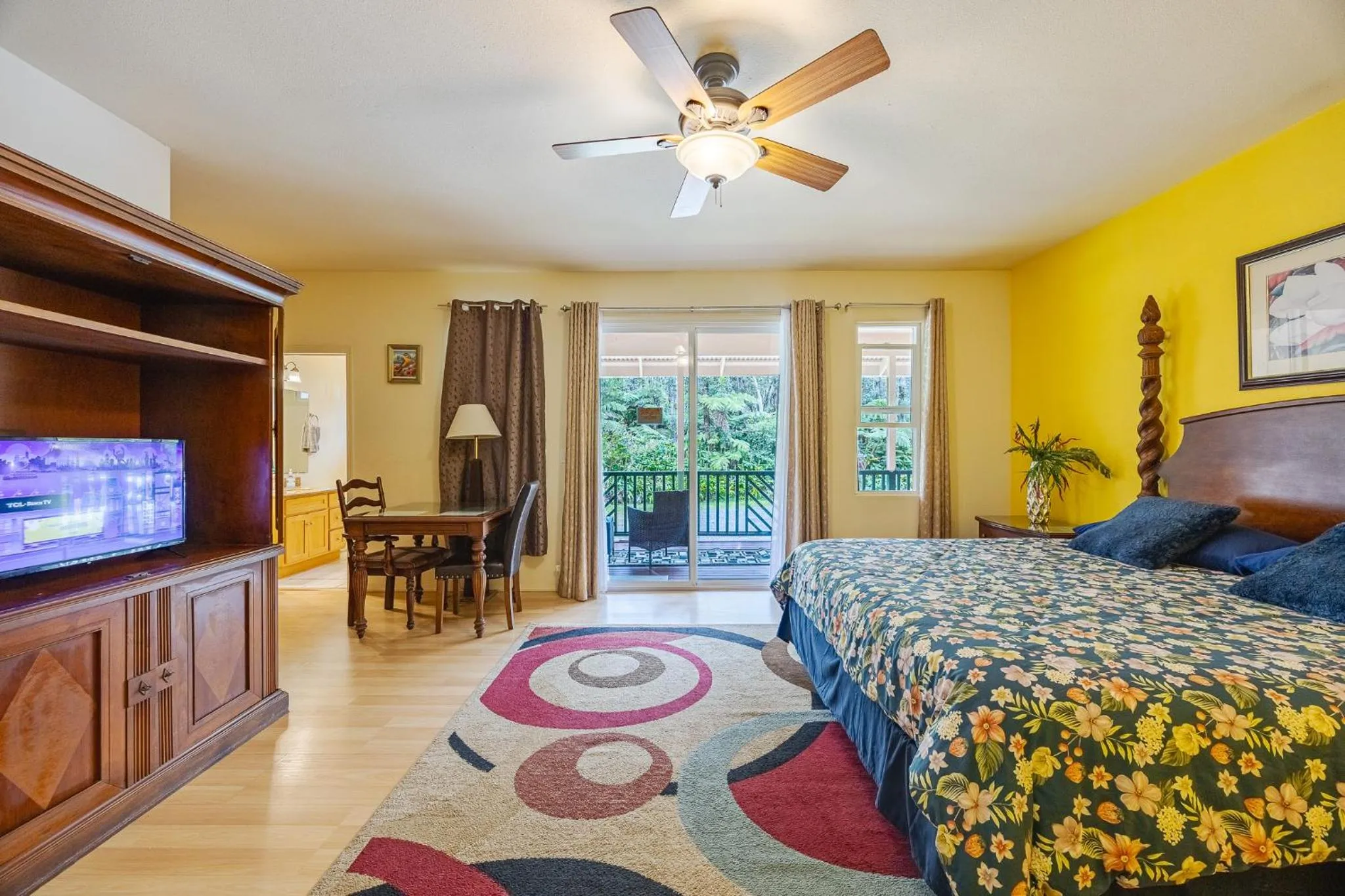 Photo of the whole room, Bed in Volcano Forest Inn