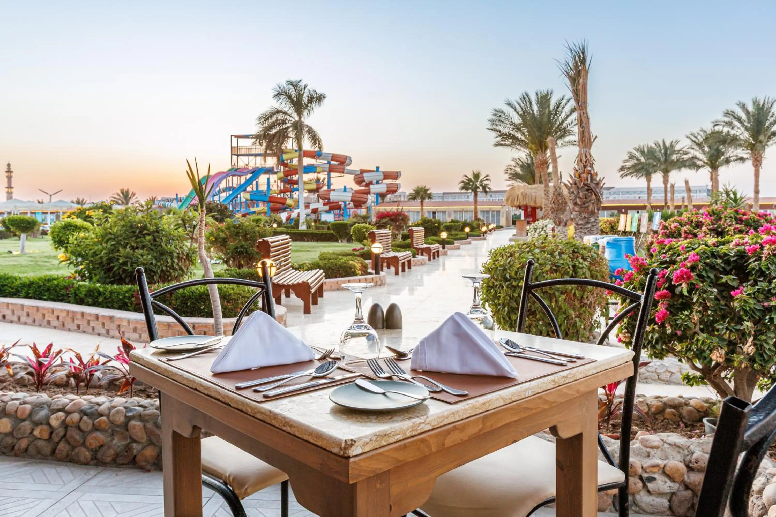 Restaurant/places to eat in Sunrise Alora Aqua Park Resort