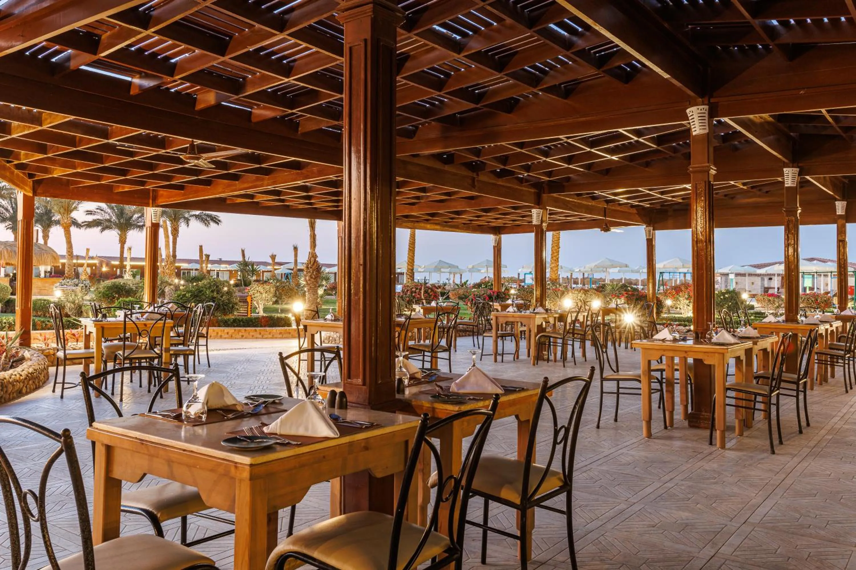 Restaurant/places to eat in Sunrise Alora Aqua Park Resort