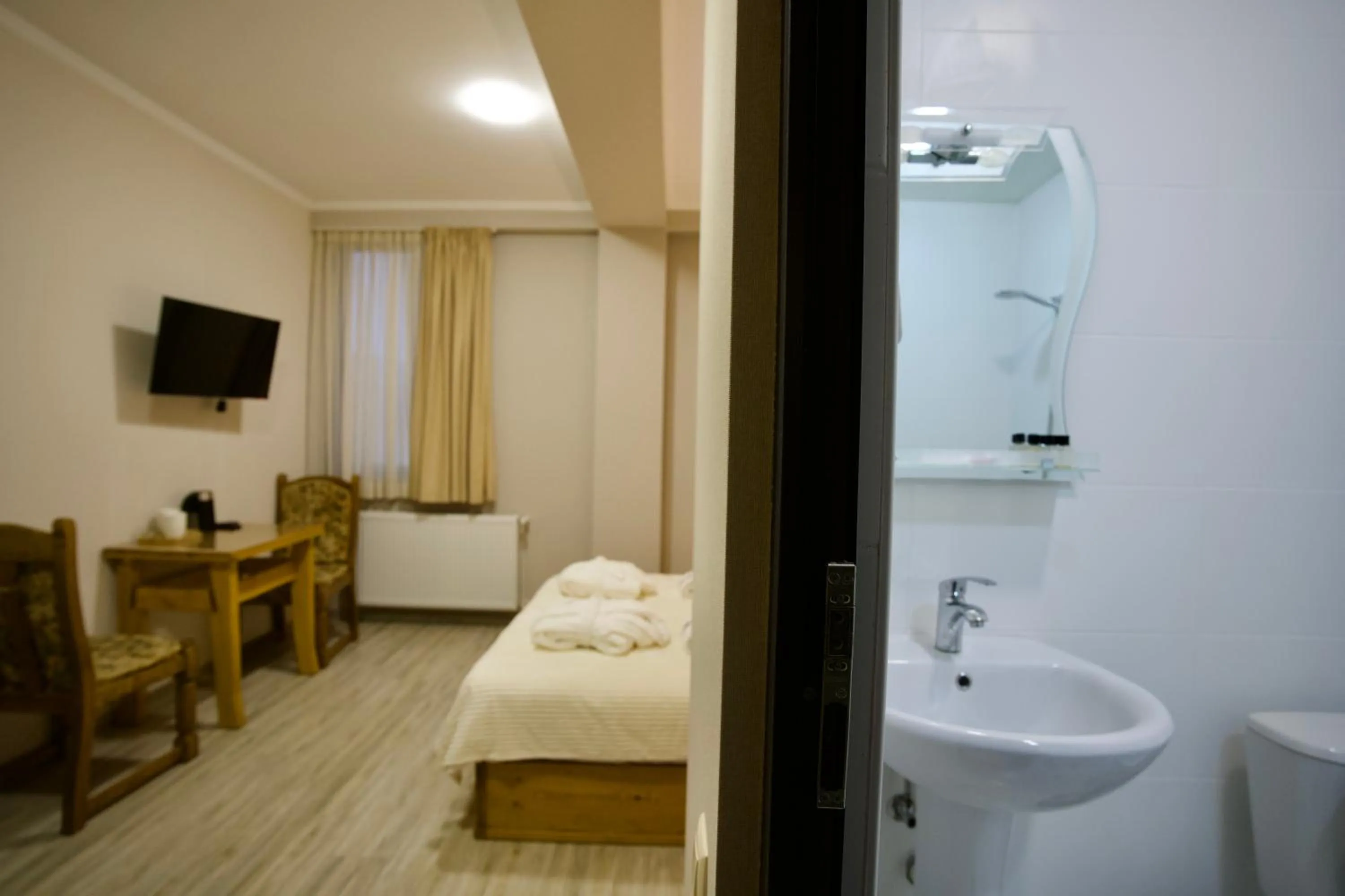 Bedroom, Bed in Hotel Mogzauri