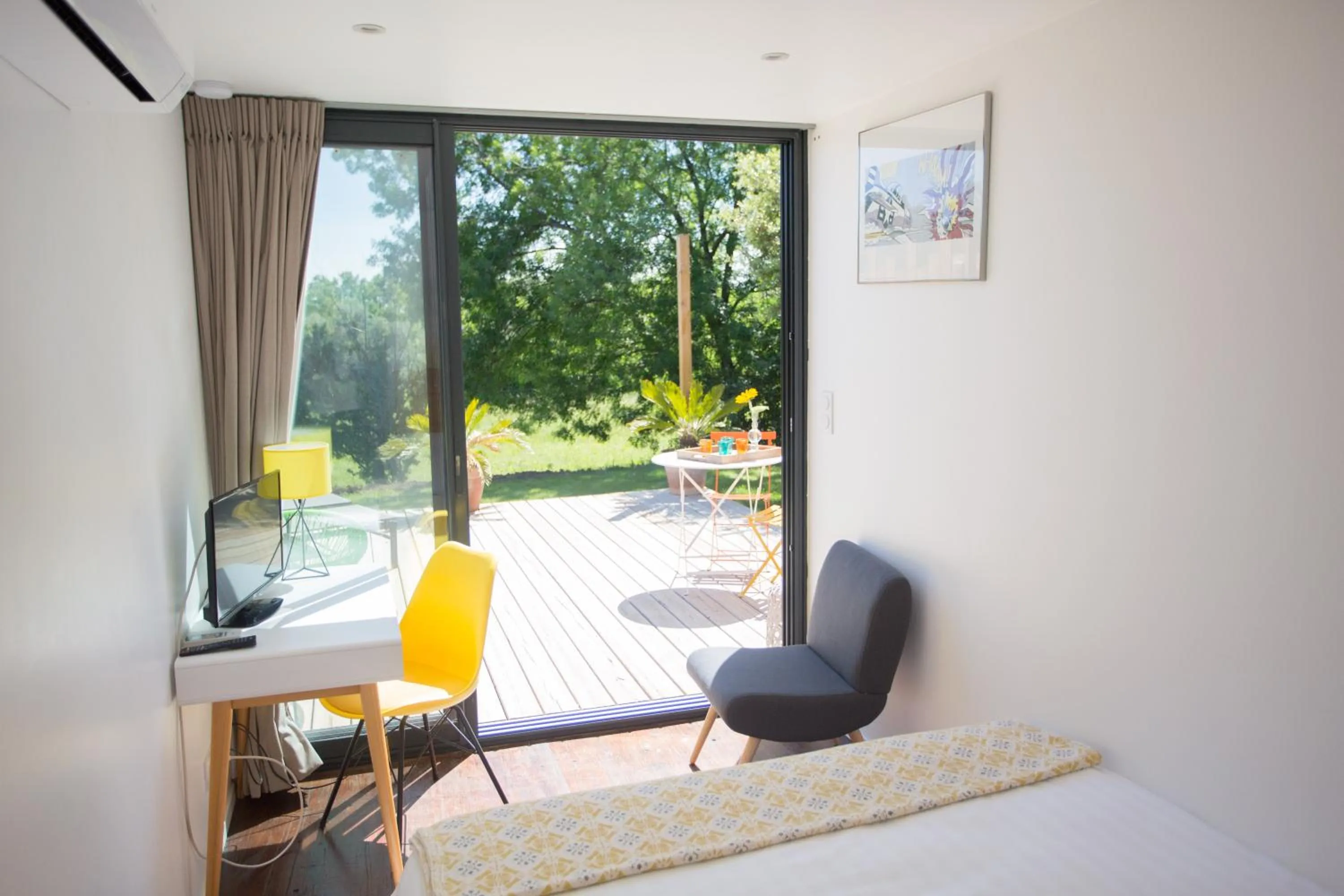 Photo of the whole room in Domaine Mejan