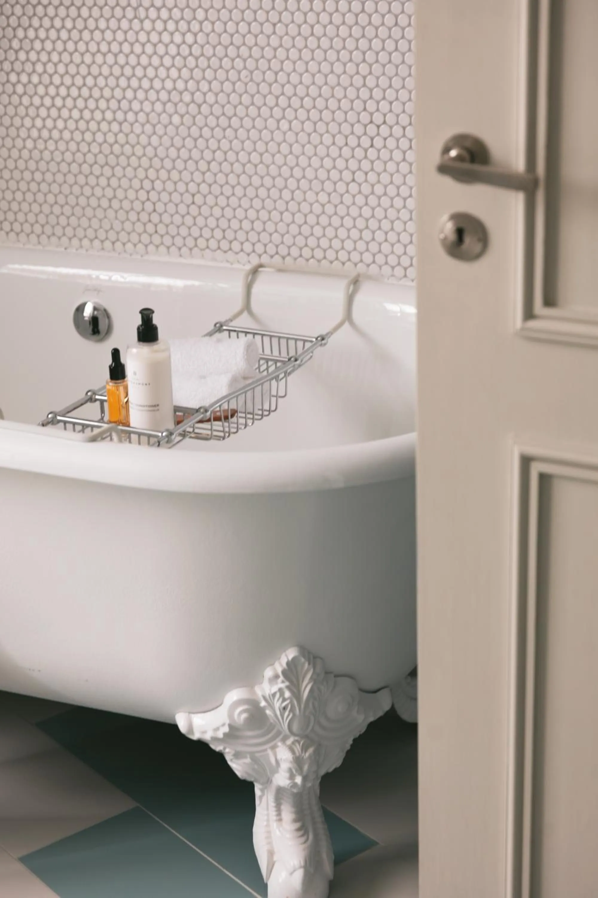 Bath in Hotel Bachaumont