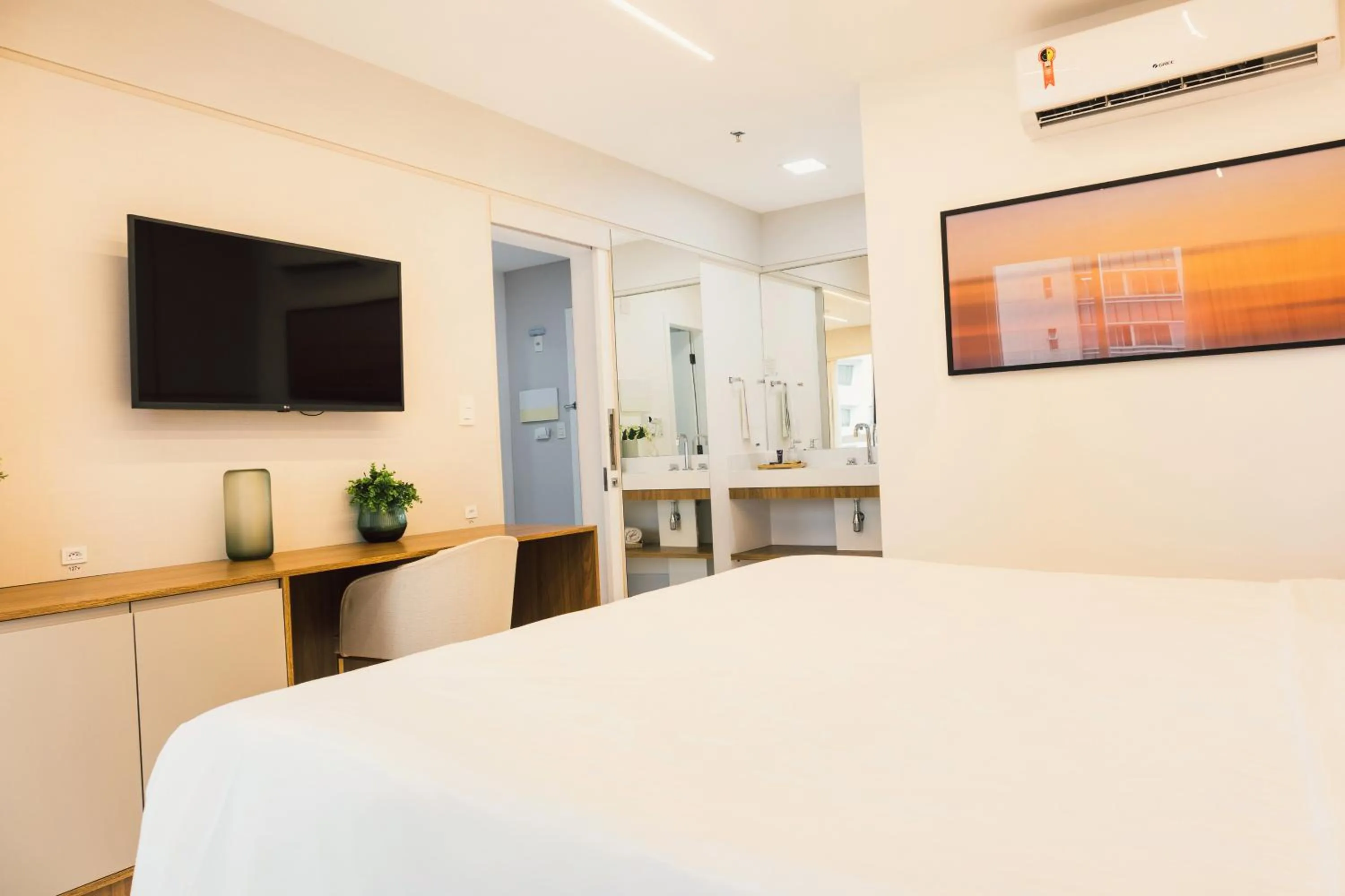 Bed in Ramada Hotel & Suites Campos Pelinca