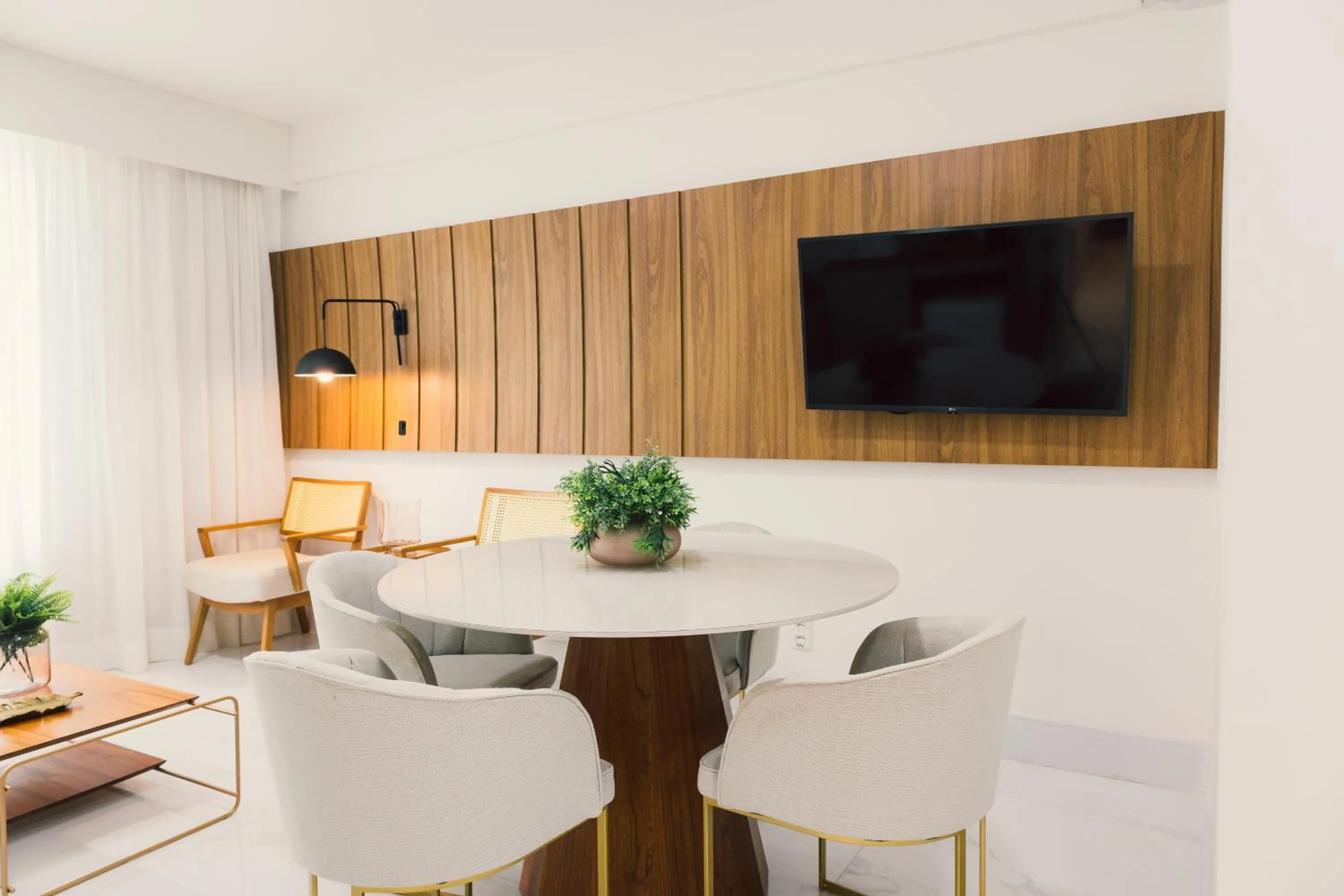 Communal lounge/ TV room in Ramada Hotel & Suites Campos Pelinca