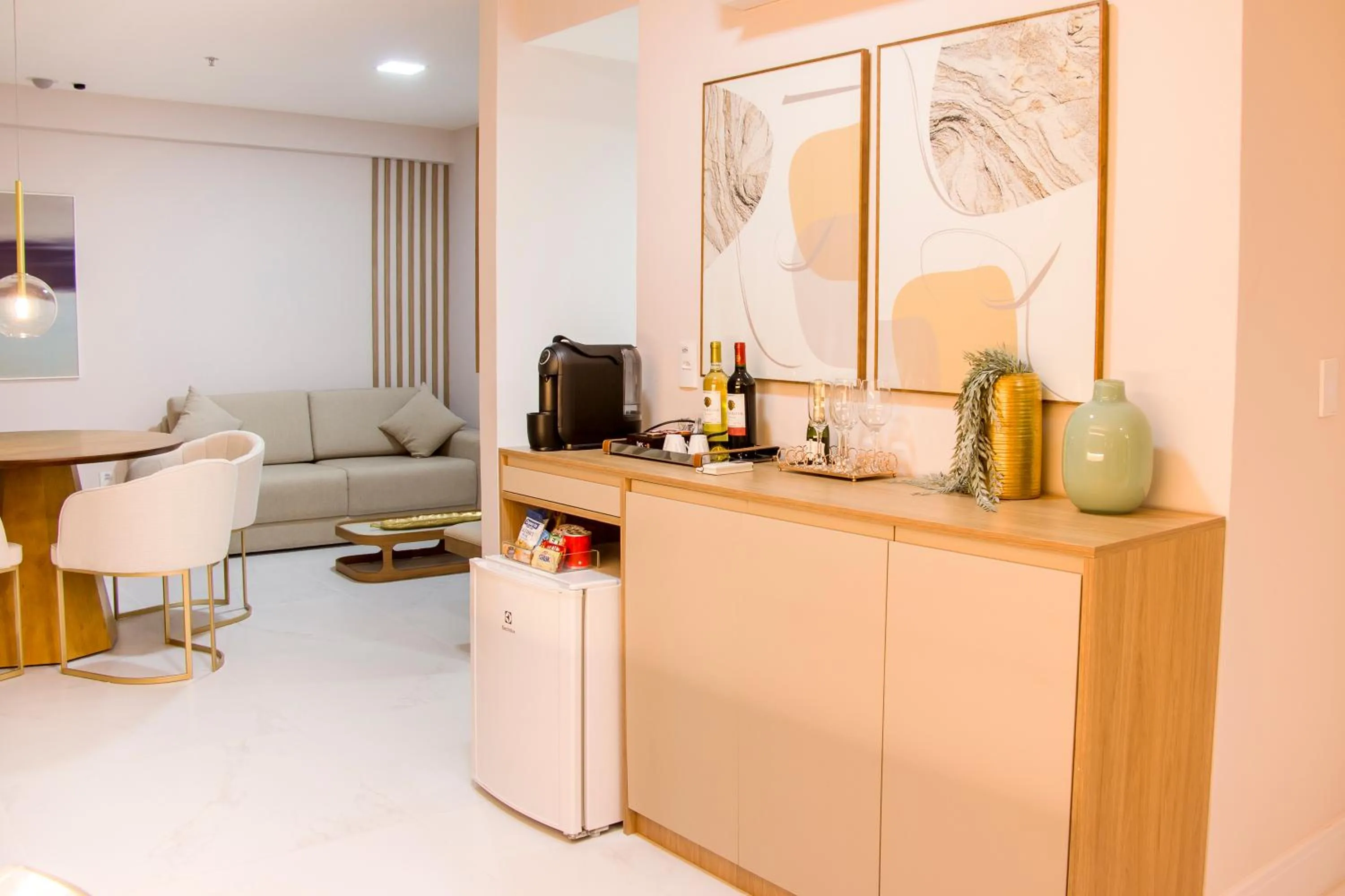 Coffee/tea facilities in Ramada Hotel & Suites Campos Pelinca