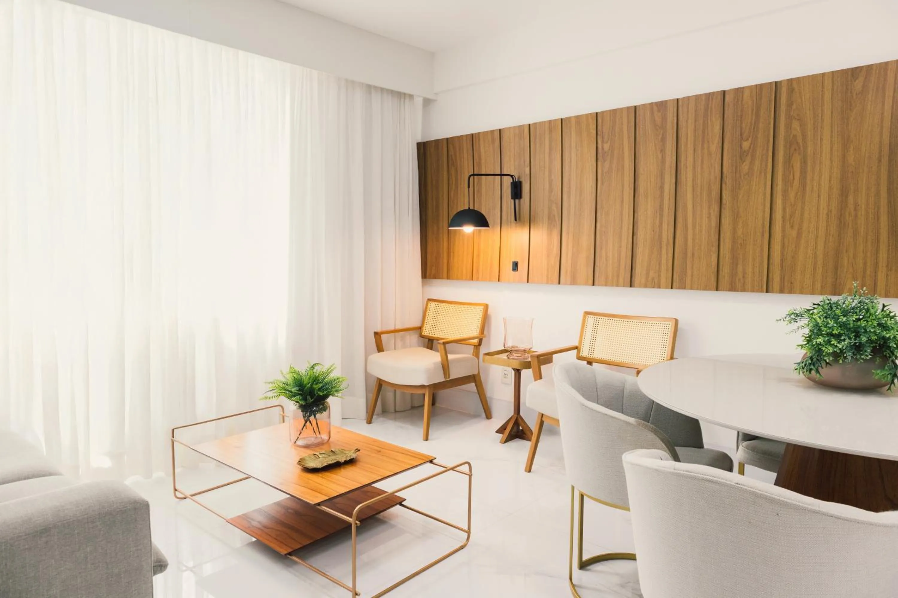 Living room in Ramada Hotel & Suites Campos Pelinca