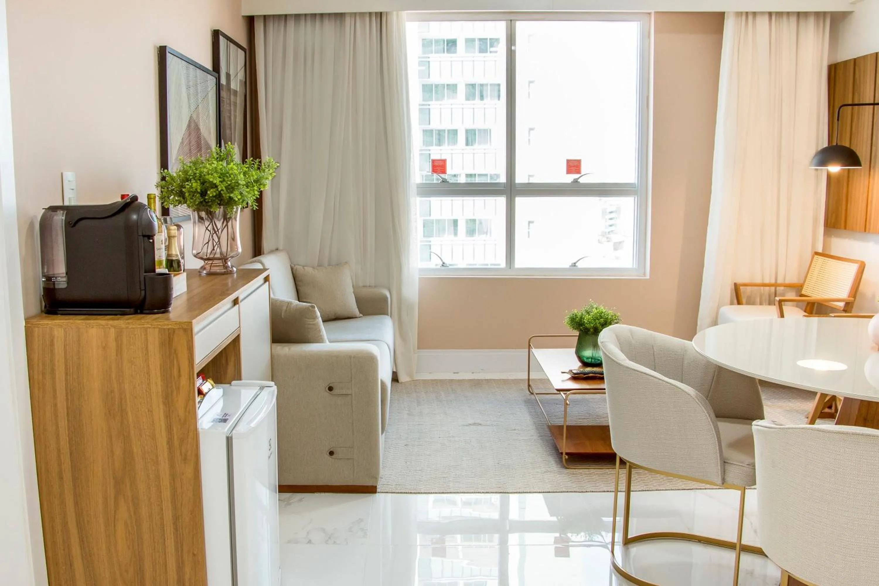 Living room in Ramada Hotel & Suites Campos Pelinca