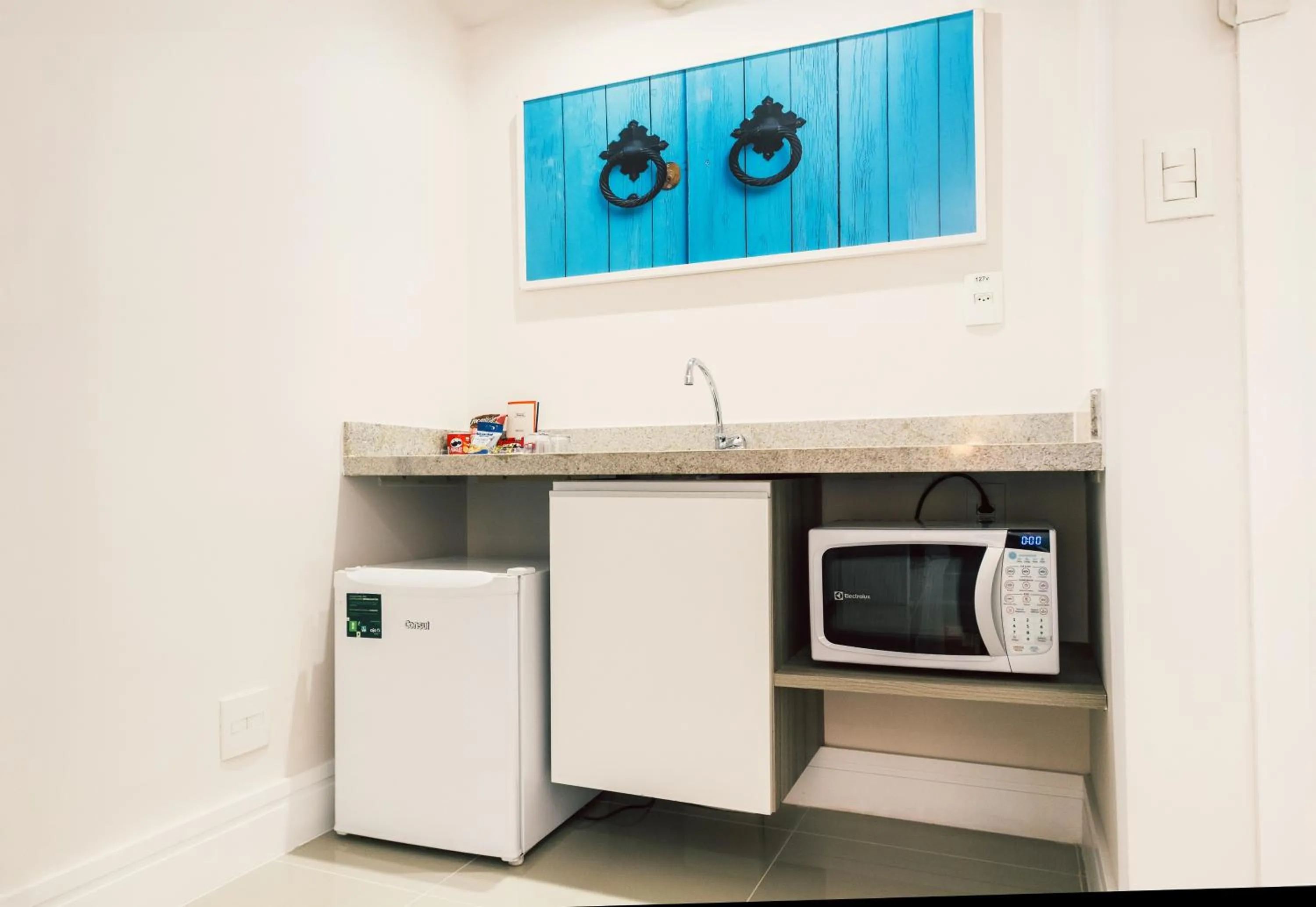 microwave in Ramada Hotel & Suites Campos Pelinca