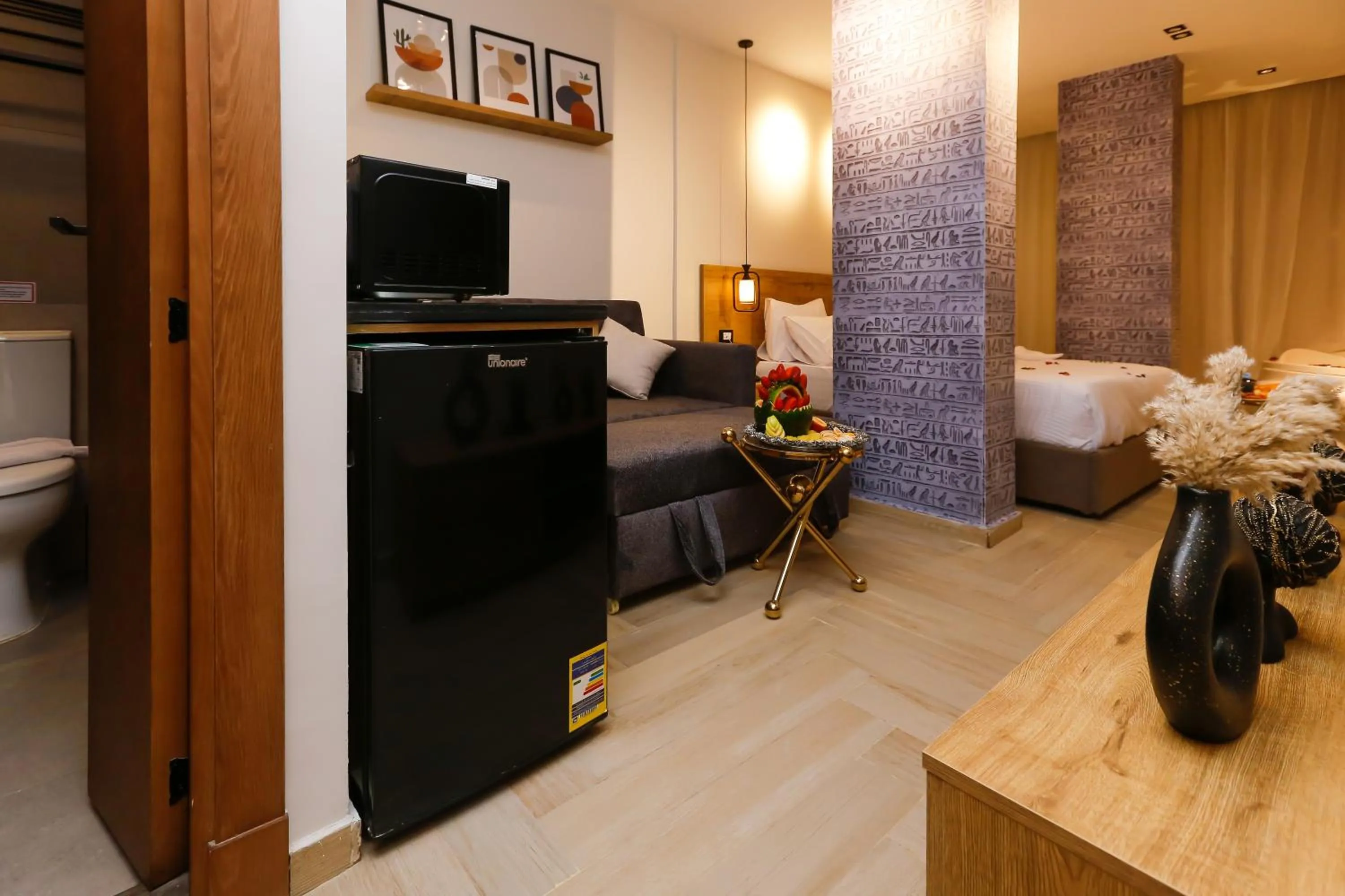 Communal lounge/ TV room, Bed in Rixoss tower Pyramids View