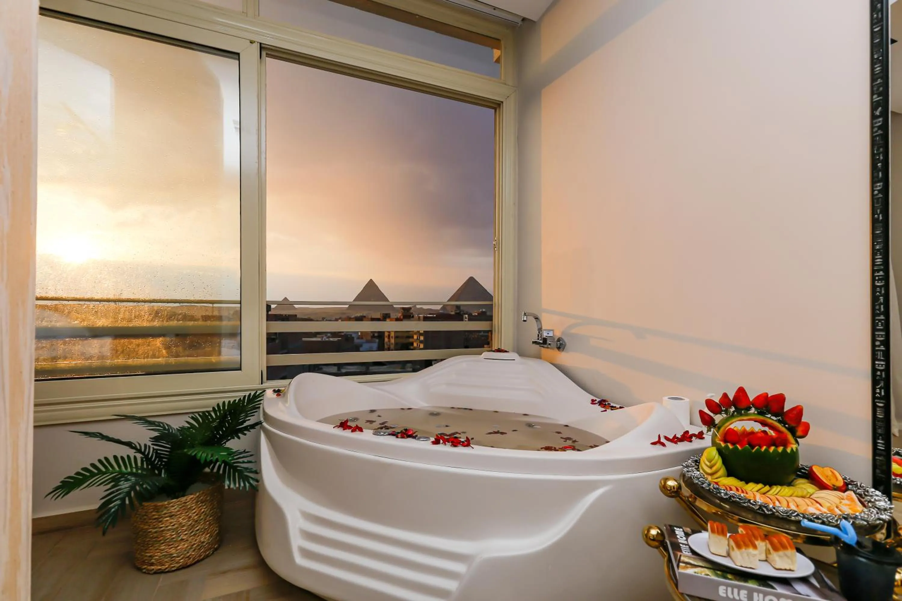 Hot Tub, Bed in Rixoss tower Pyramids View